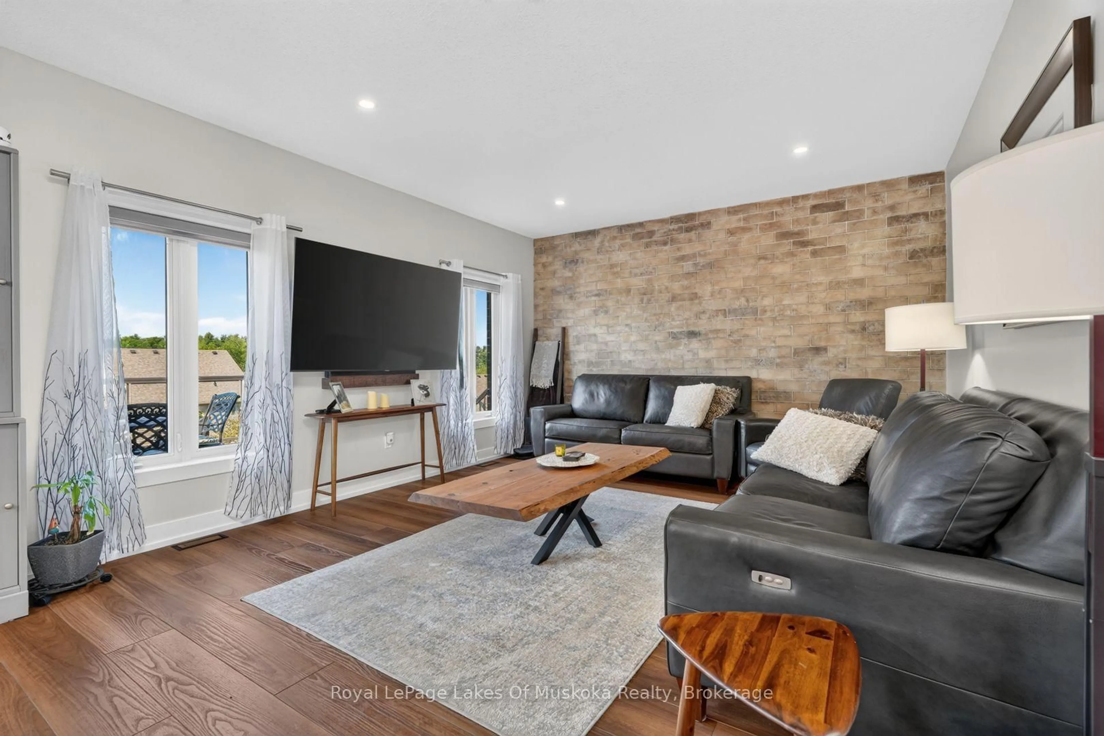 Living room with furniture, unknown for 11 Braeside Cres, Huntsville Ontario P1H 0C5