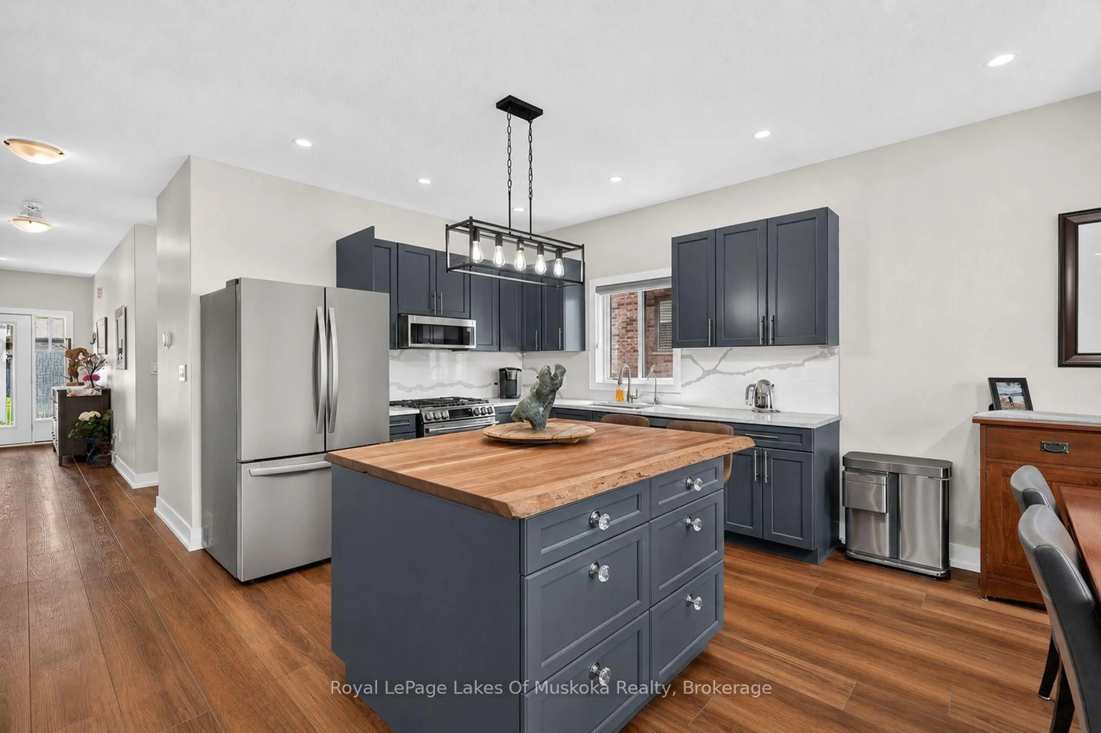 Open concept kitchen, unknown for 11 Braeside Cres, Huntsville Ontario P1H 0C5