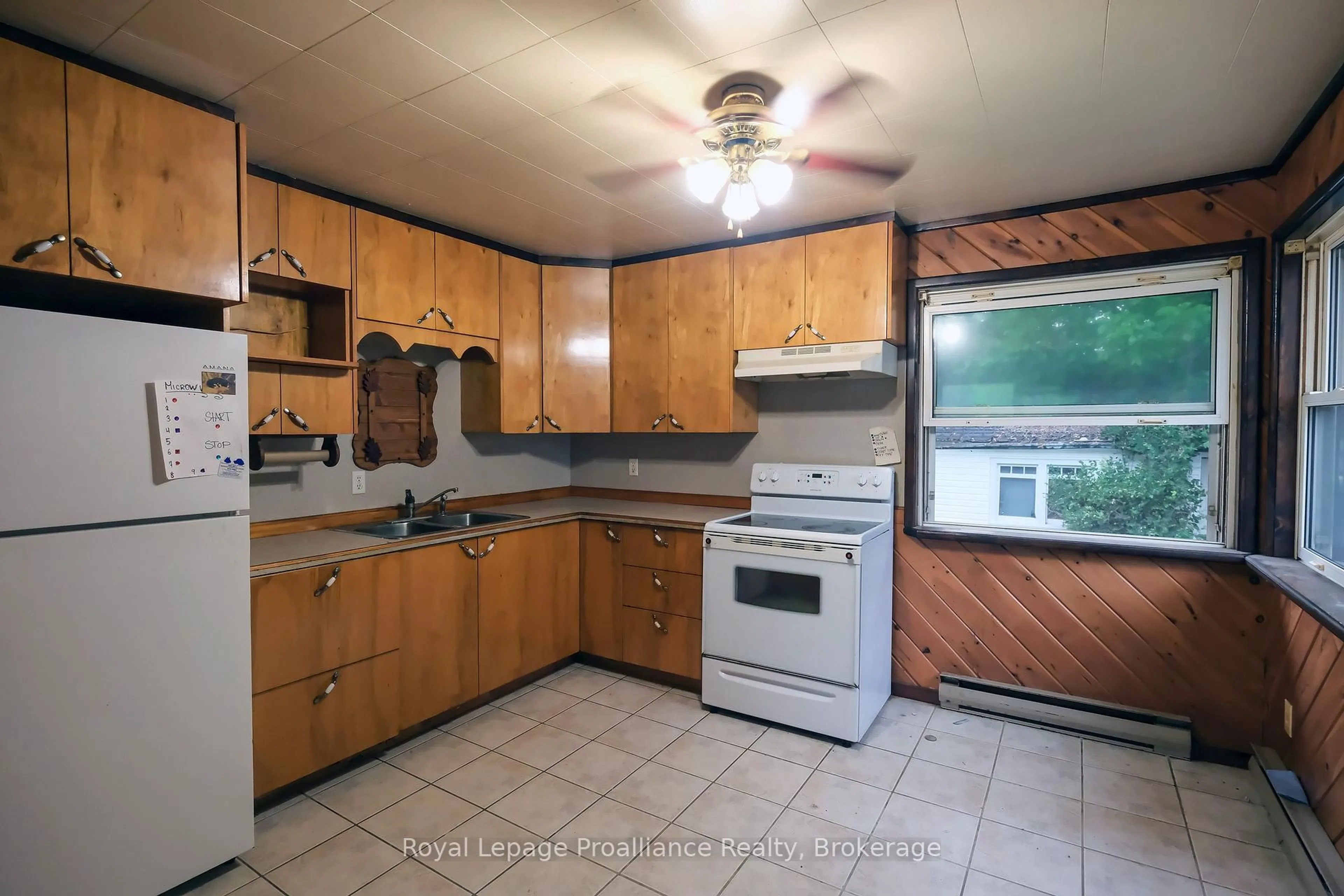 Standard kitchen, unknown for 96 Prince Edward St, Brighton Ontario K0K 1H0