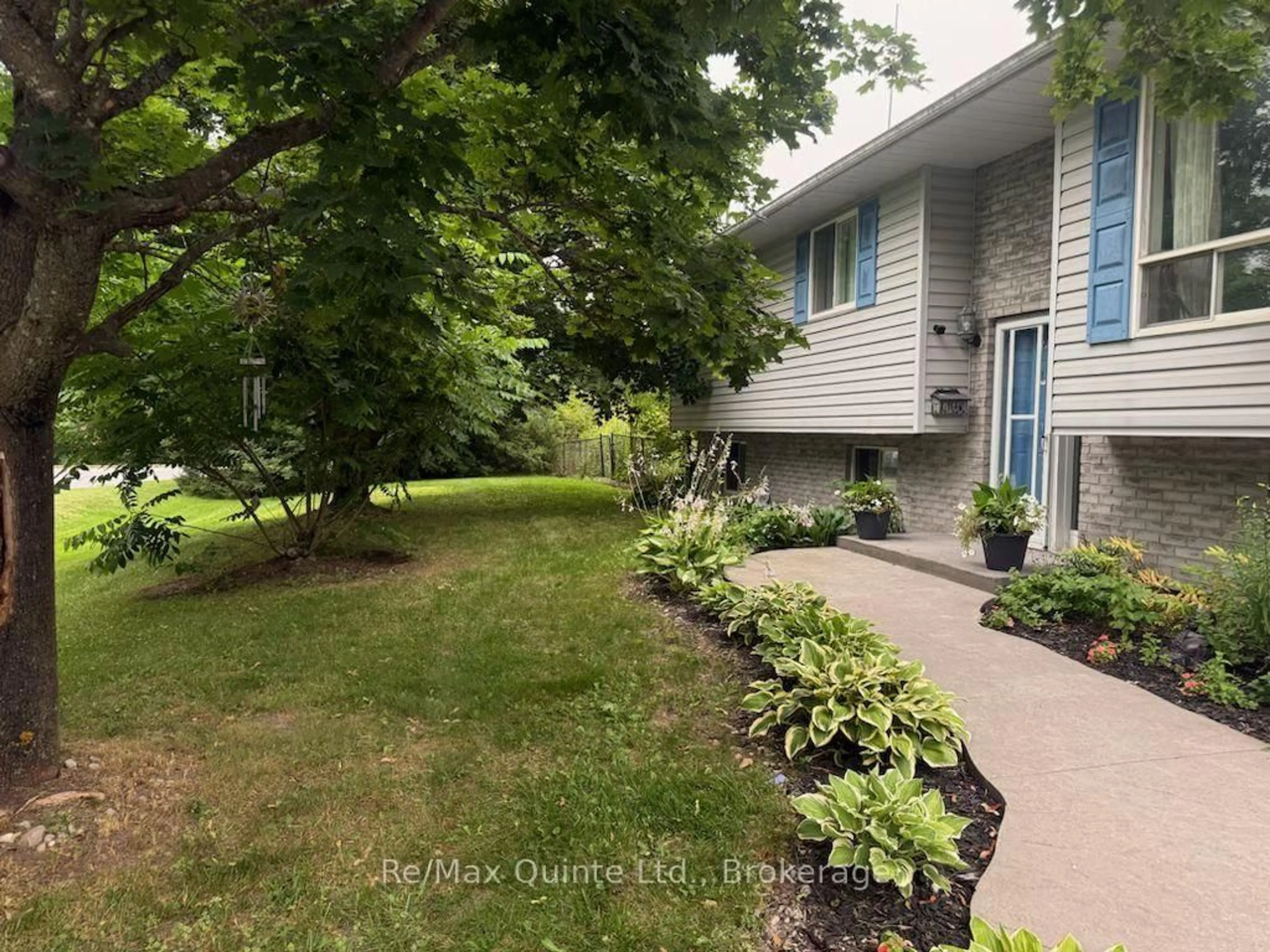 A pic from outside/outdoor area/front of a property/back of a property/a pic from drone, street for 94 Grenville Park Dr, Hastings Ontario K0K 2C0