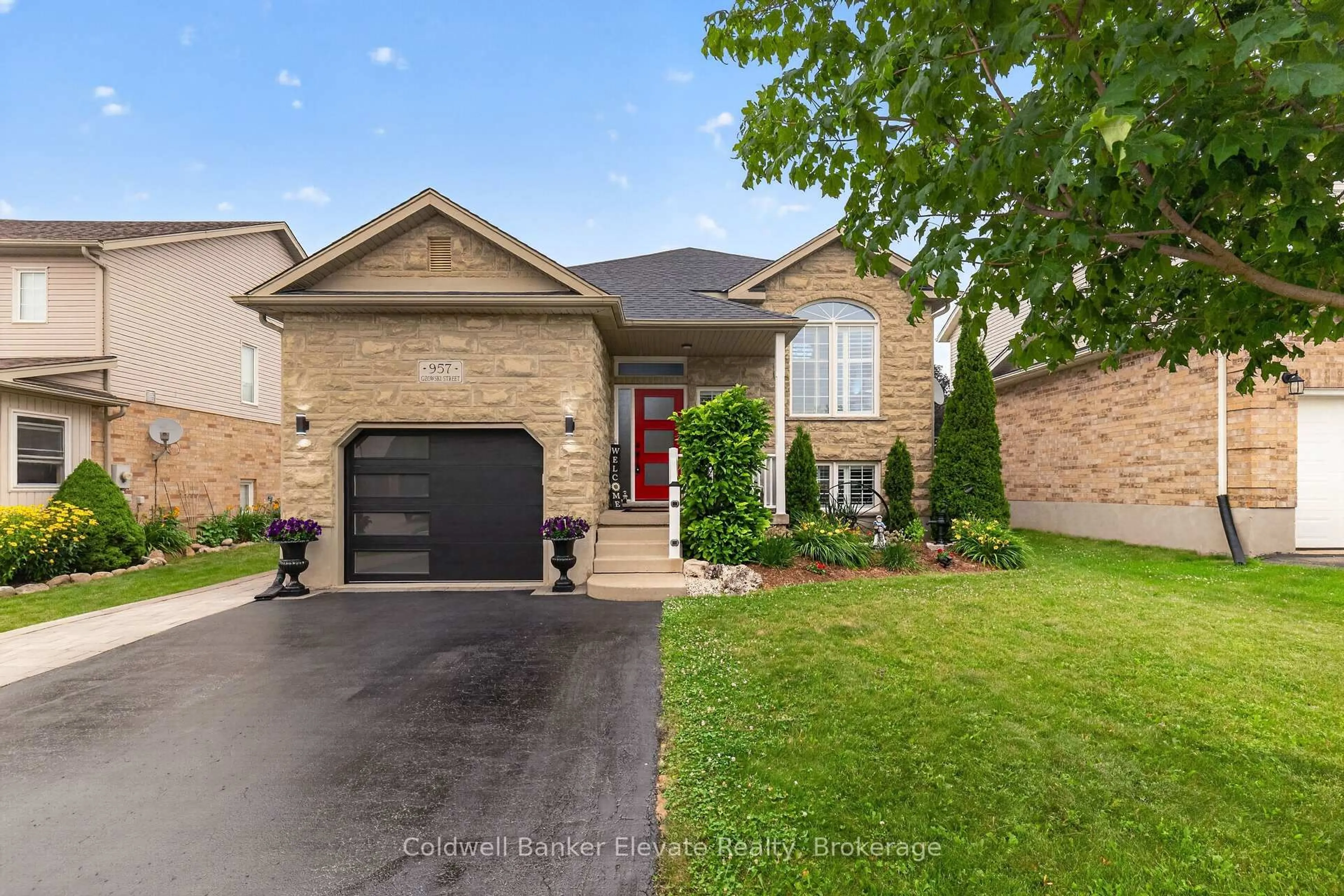 Home with brick exterior material, street for 957 Gzowski St, Centre Wellington Ontario N1M 3W1