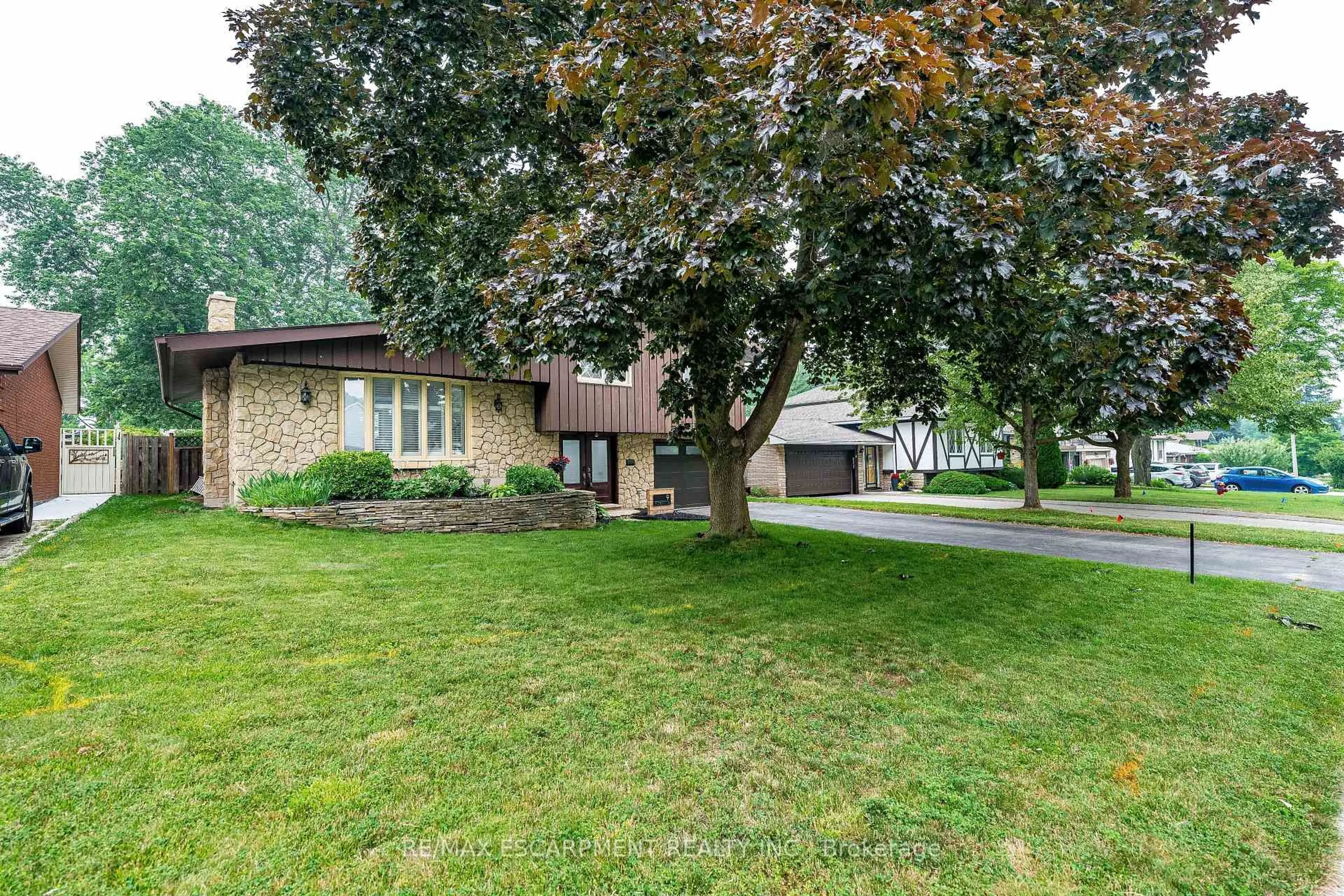 Unknown for 9 Hilts Dr, Hamilton Ontario L8G 3H5