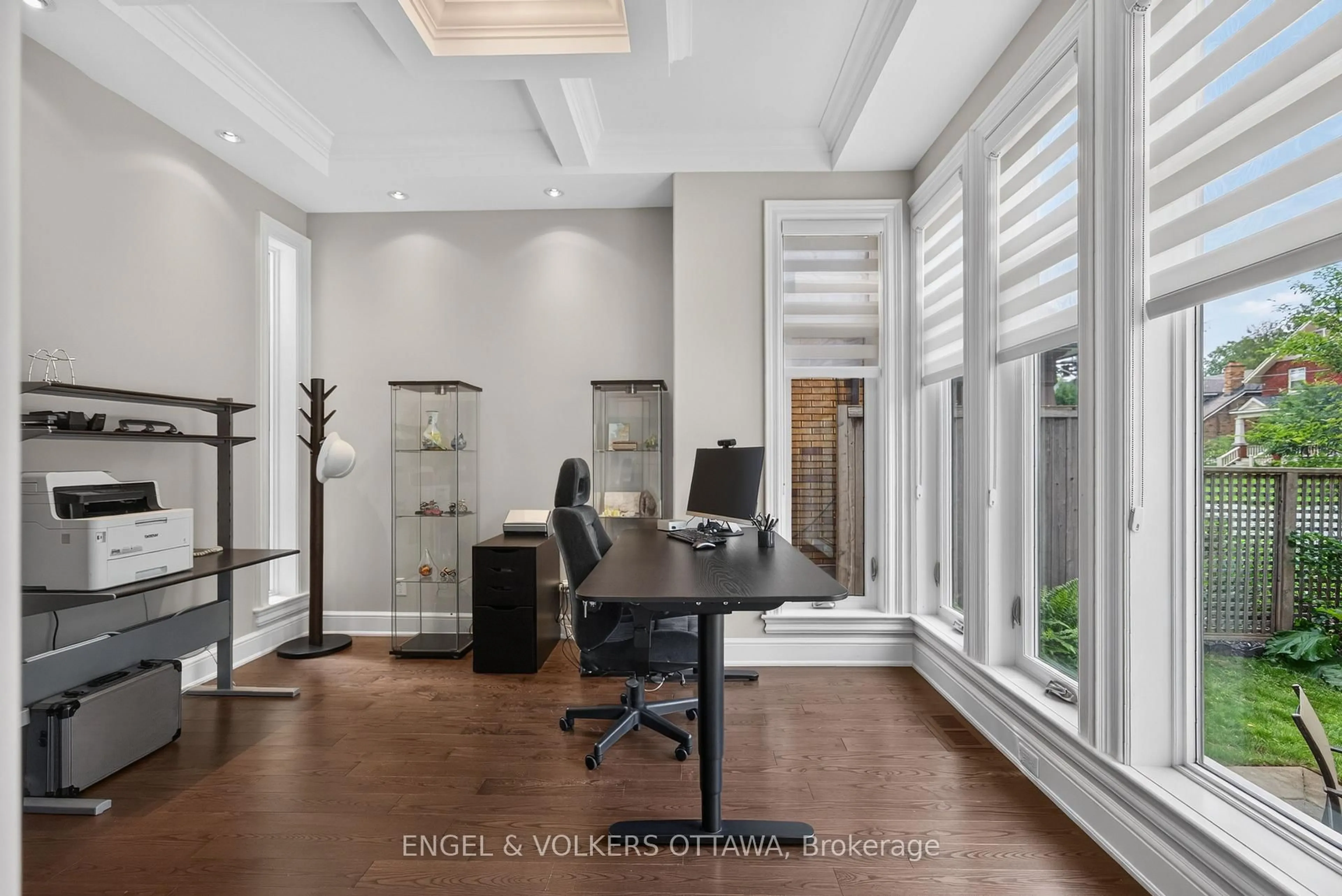 Indoor foyer for 64 Helena St, Ottawa Ontario K1Y 3N1