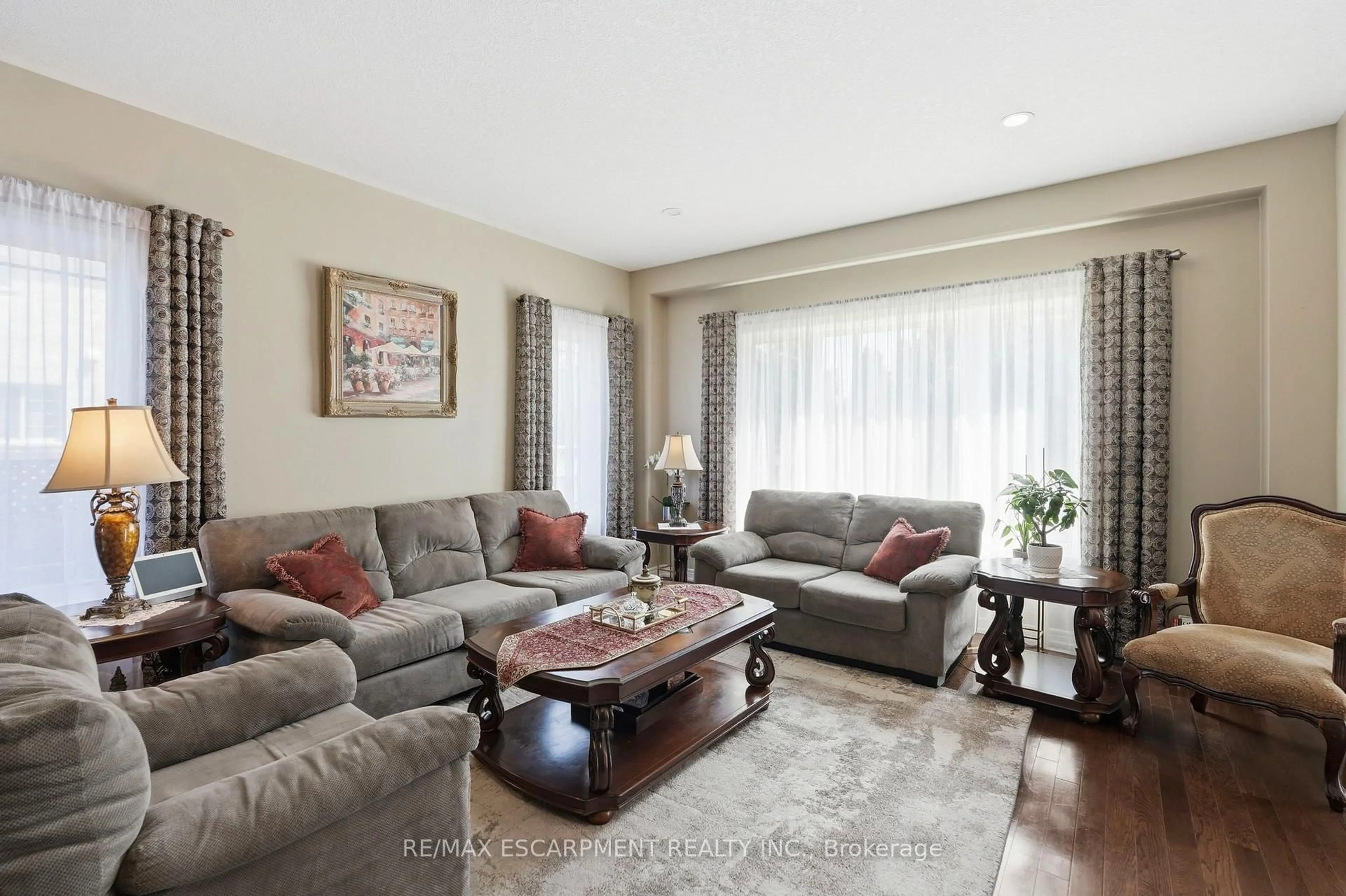 Living room with furniture, unknown for 1332 Baseline Rd, Hamilton Ontario L8E 0E4