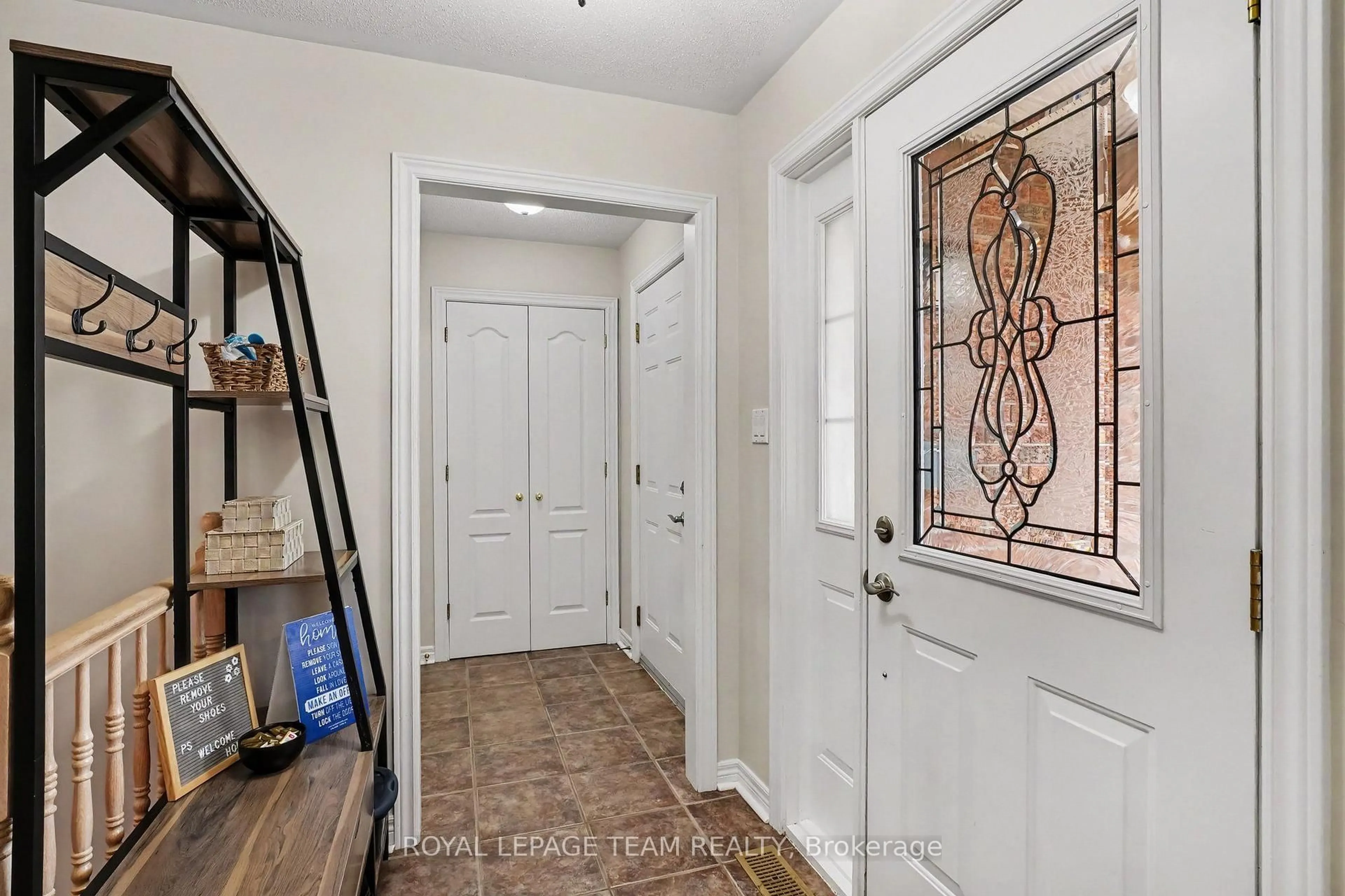 Indoor entryway for 33 Prime Pl, Carleton Place Ontario K7C 4V6