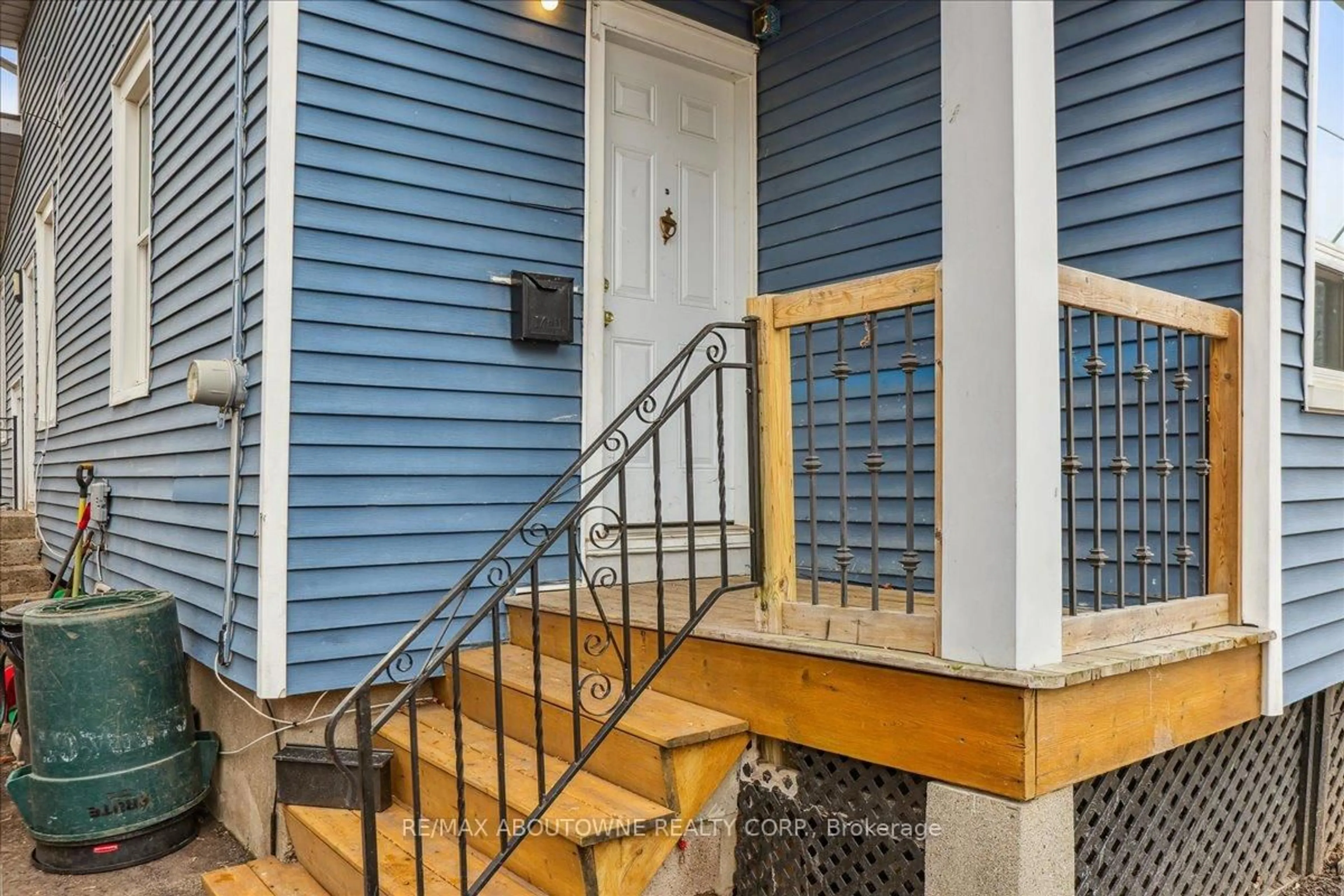 Unknown for 18 Linwood St, St. Catharines Ontario L2R 1H3