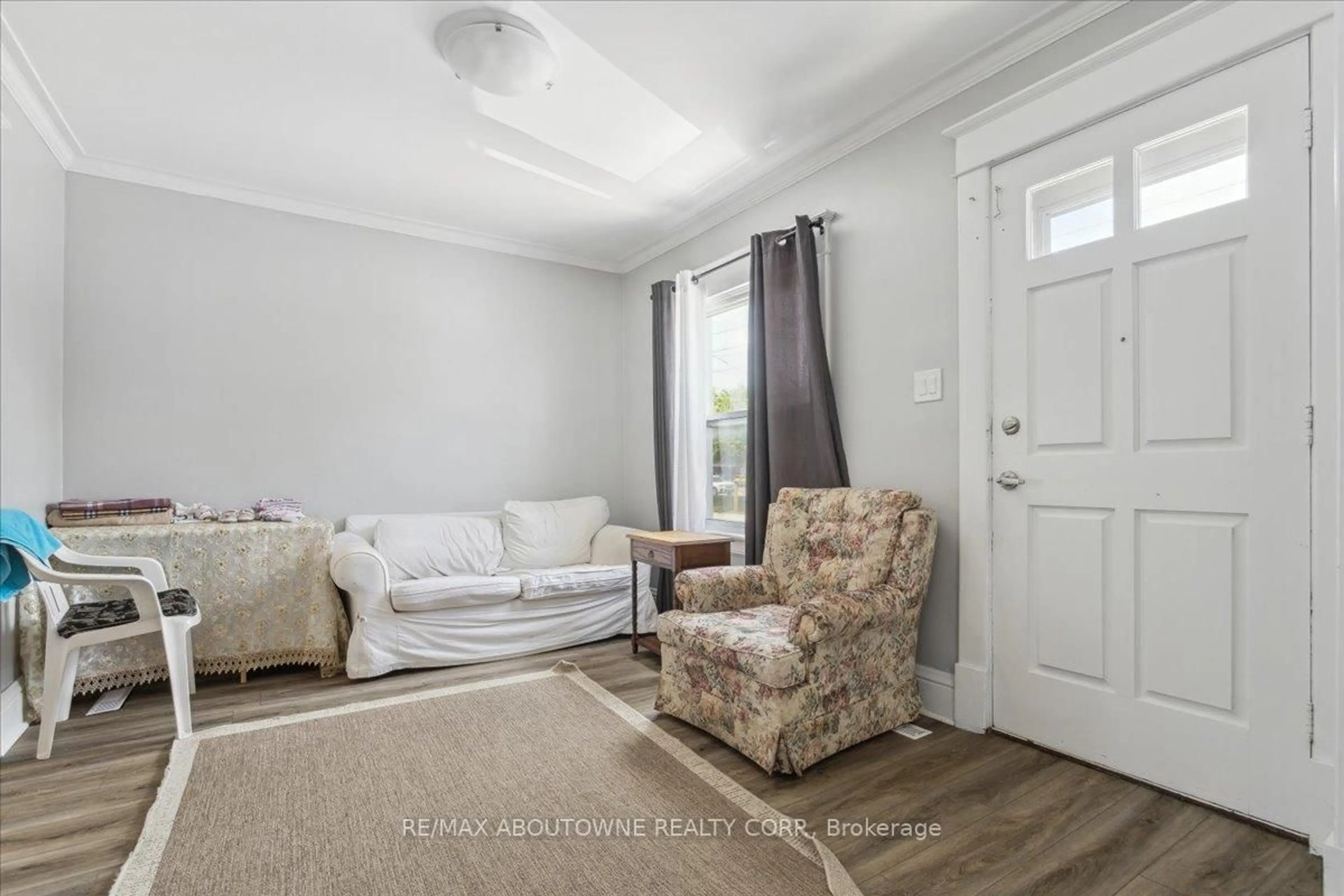 Living room with furniture, unknown for 26 Vine St, St. Catharines Ontario L2M 4T2