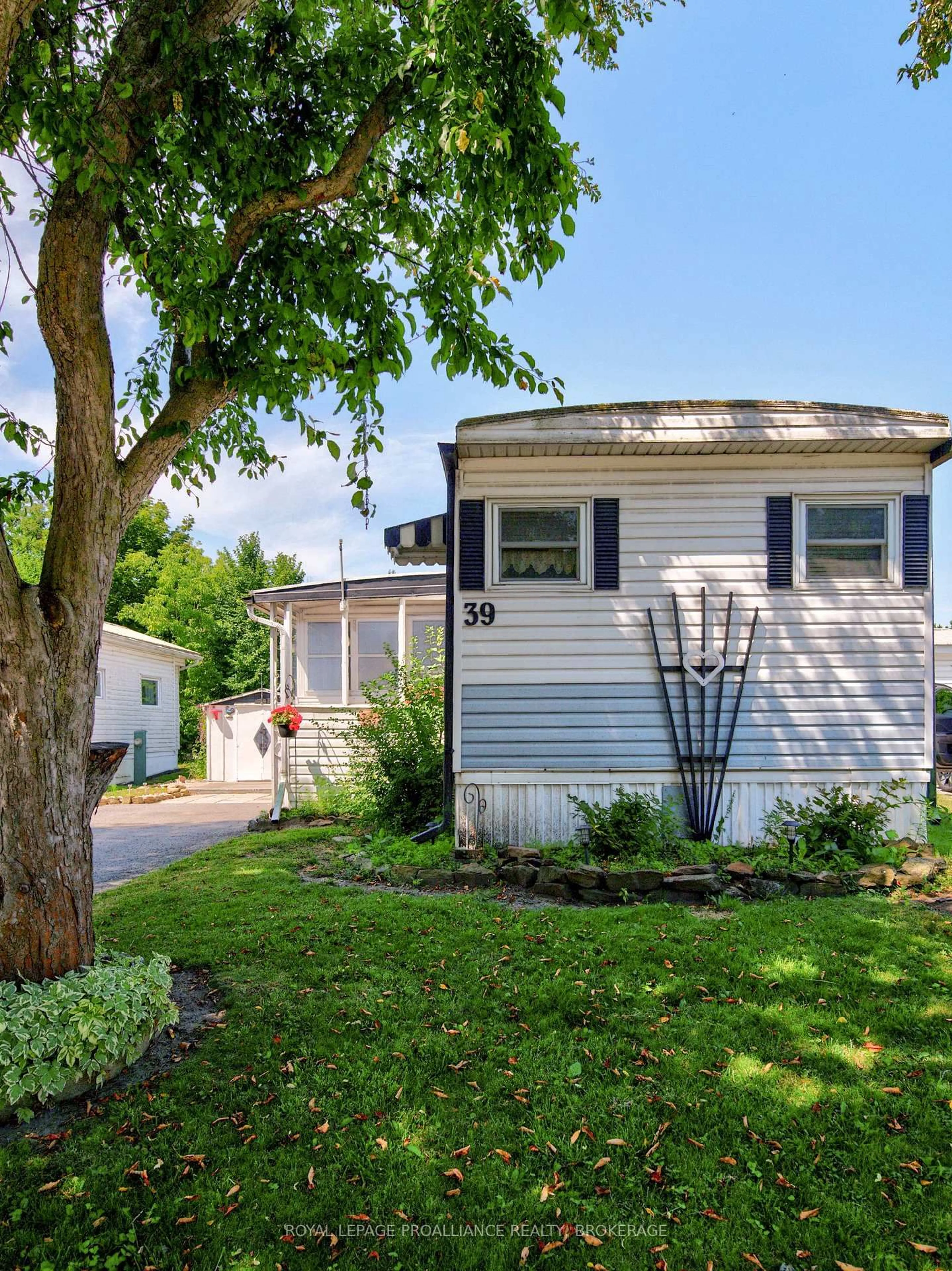 Home with vinyl exterior material, street for 39 Worthington Way, Kingston Ontario K7K 5C2