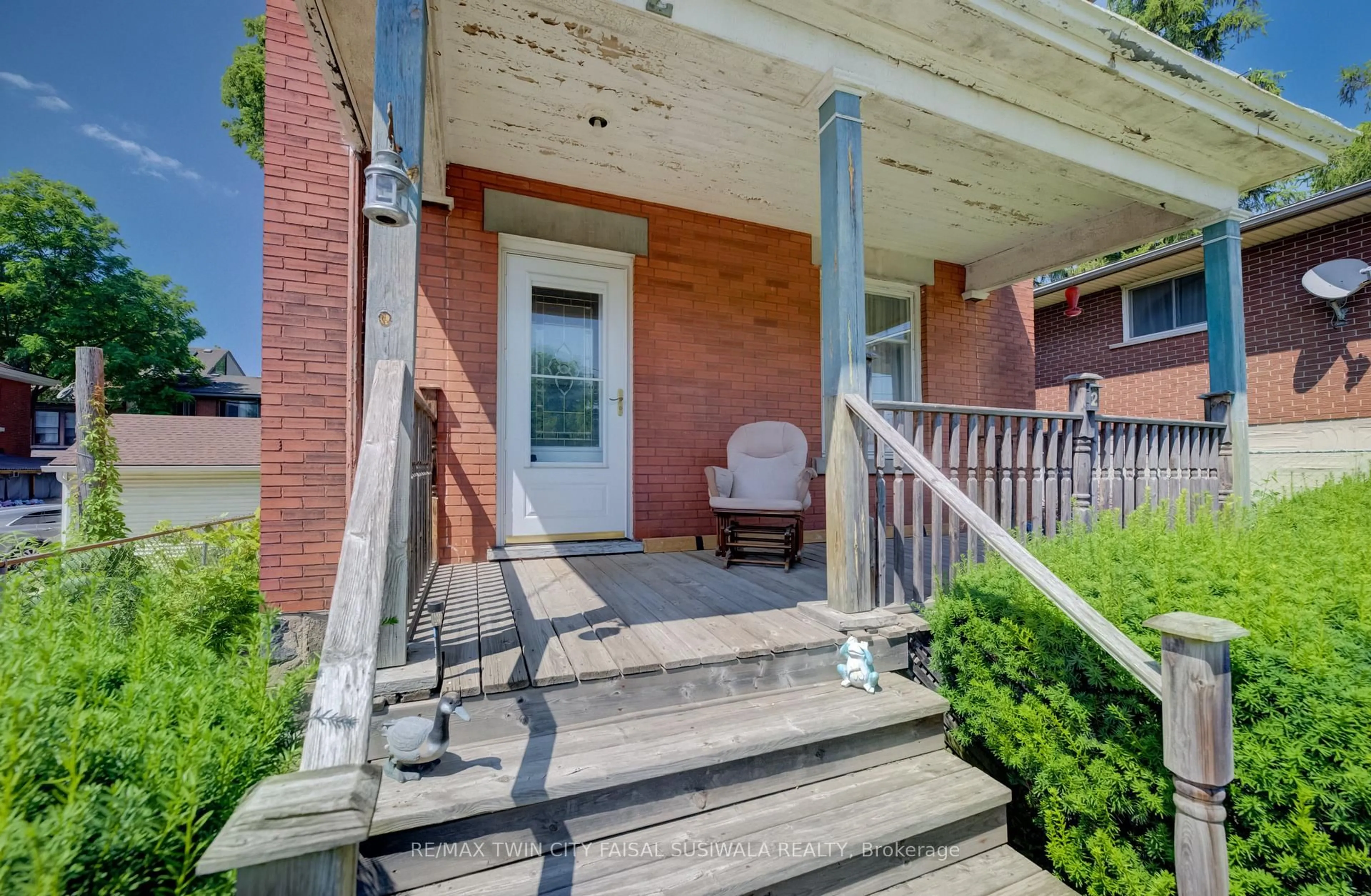 Unknown for 2 Samuelson St, Cambridge Ontario N1R 1J7