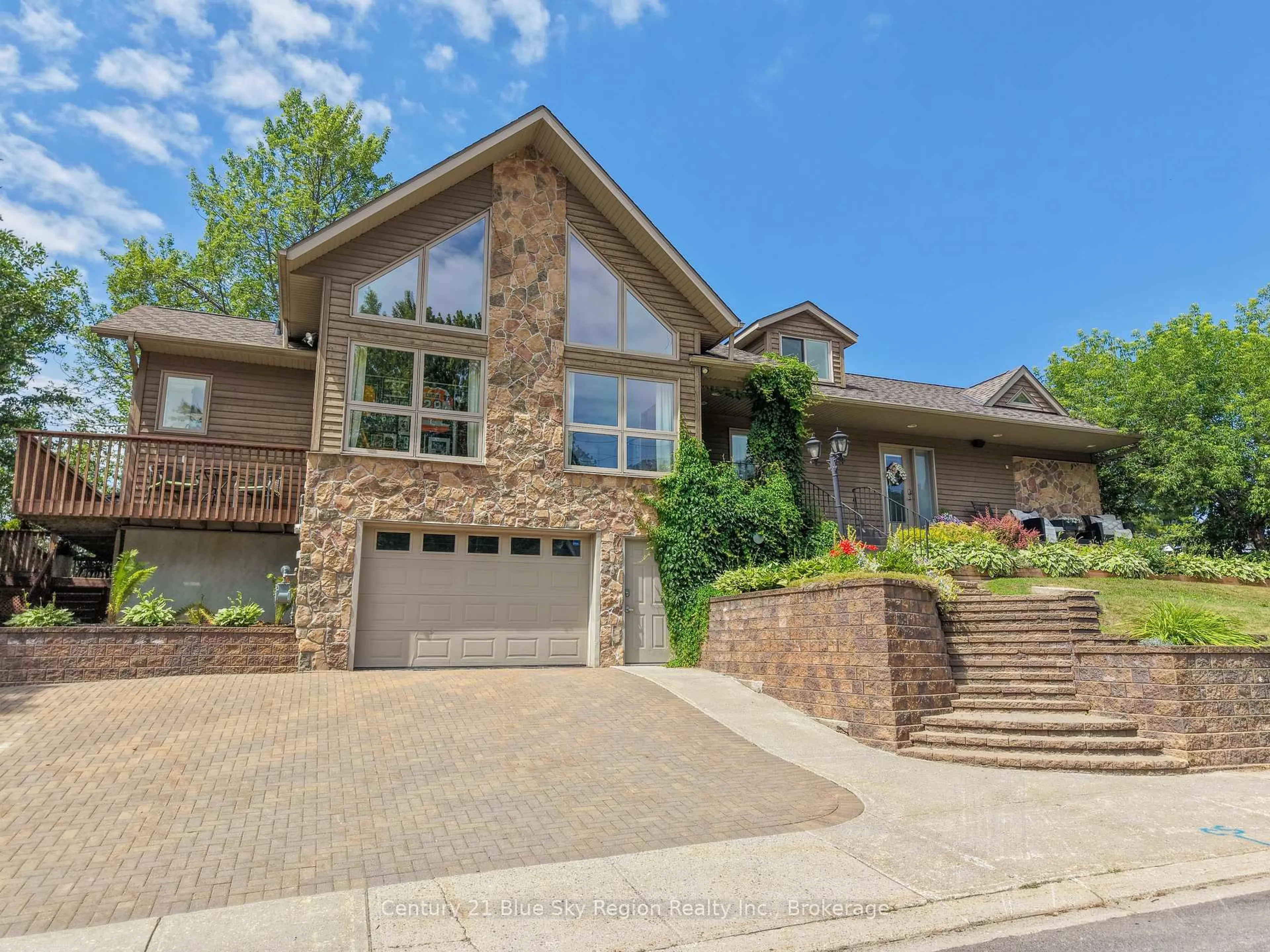 Home with brick exterior material, unknown for 333 MAIN St, Callander Ontario P0H 1H0