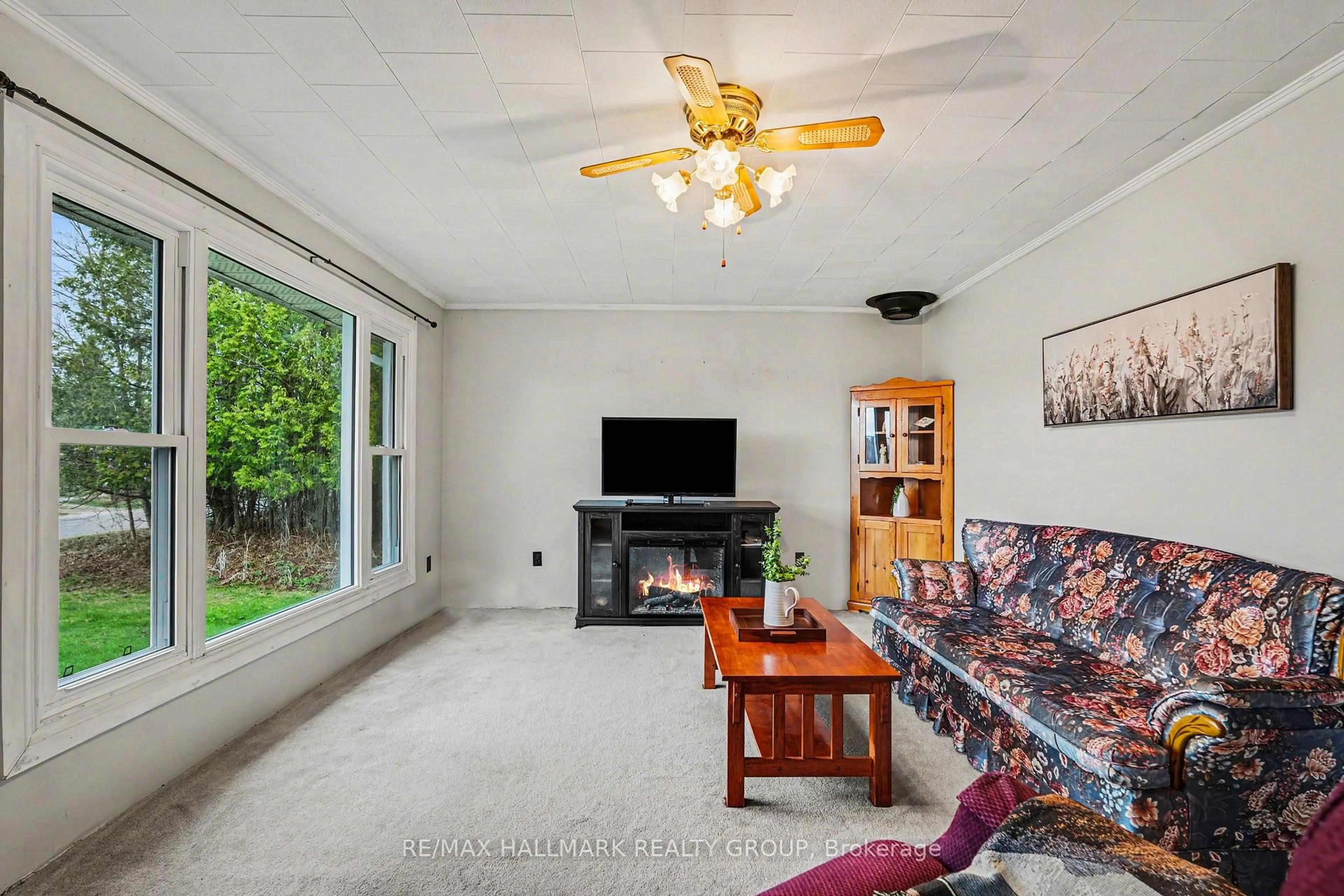 Living room with furniture, unknown for 551 Anglican Church Rd, Perth Ontario K7H 3C6