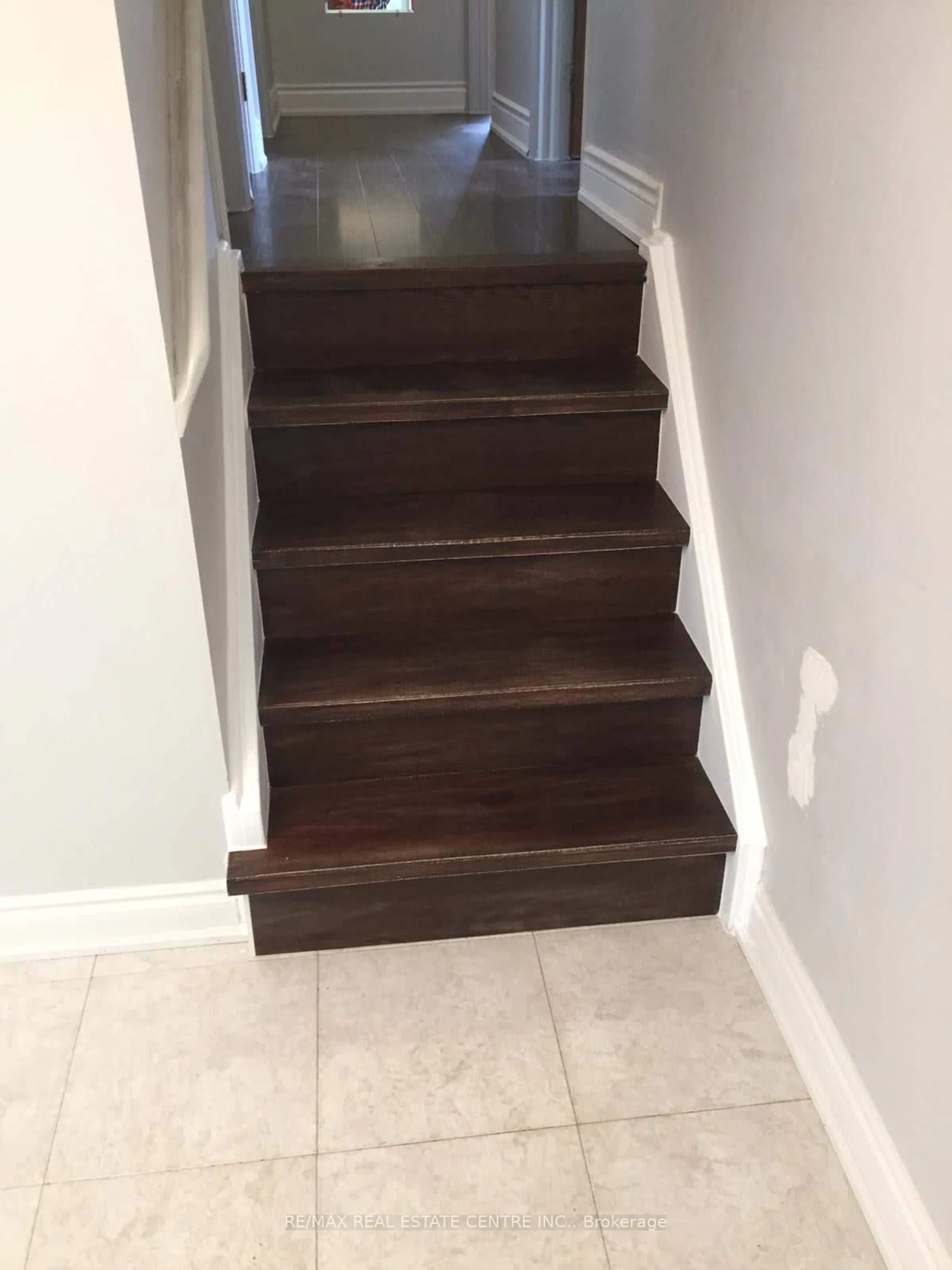 Stairs for 14 Sandsprings Cres, Kitchener Ontario N2E 2C7