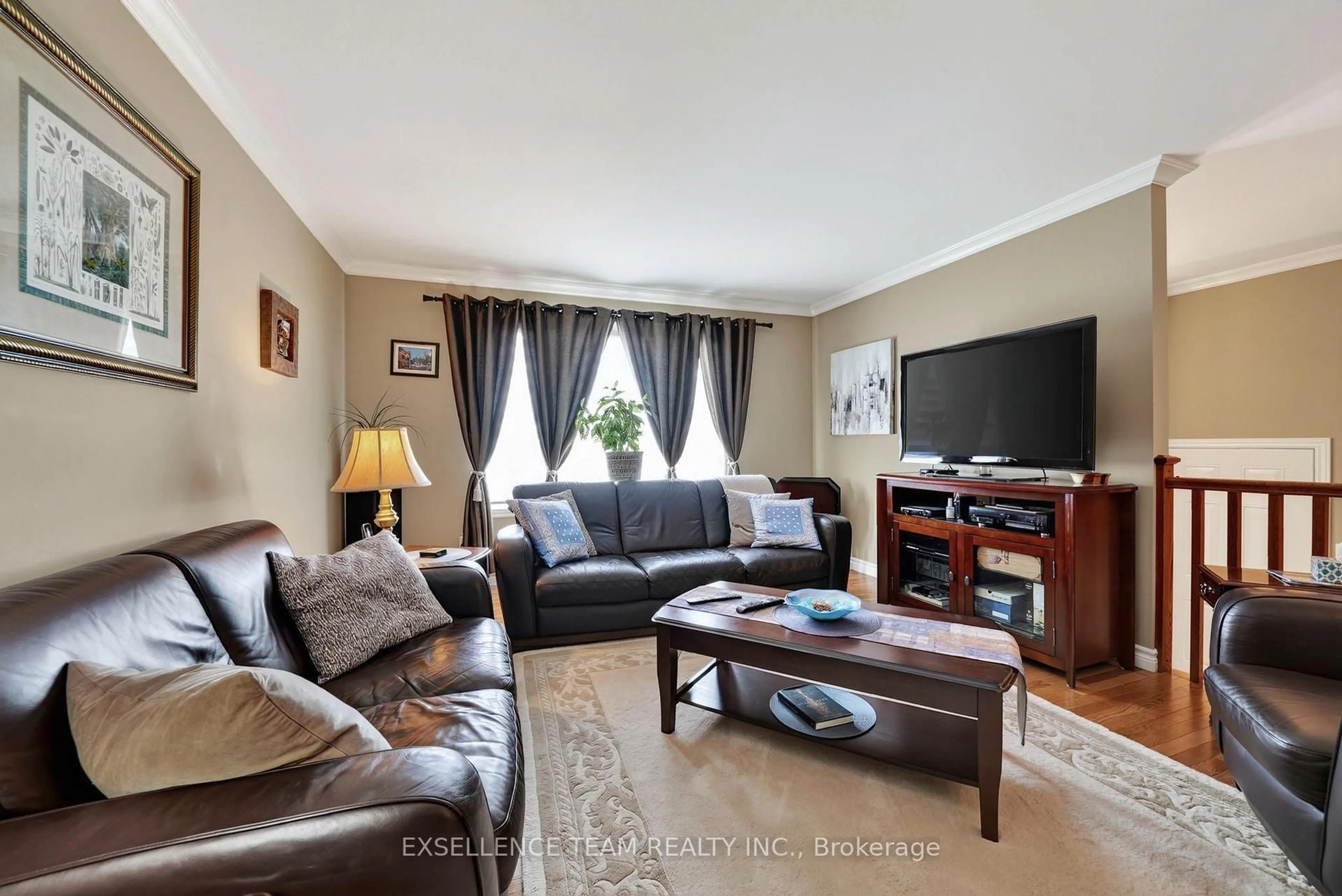 Living room with furniture, unknown for 1159 Montreal Rd, Cornwall Ontario K6H 1E3