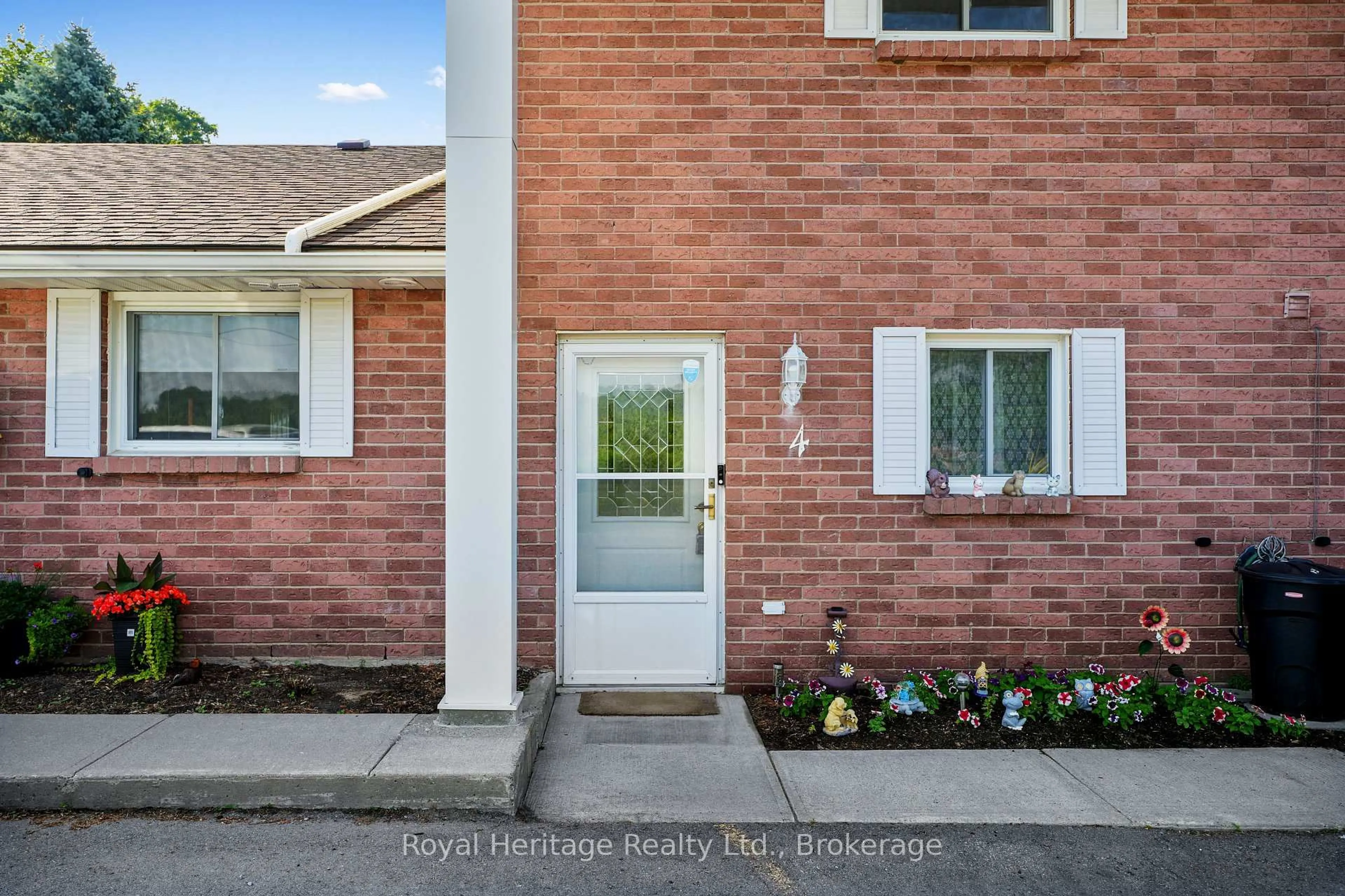 Indoor entryway for 97 Dundas St #4, Brighton Ontario K0K 1H0