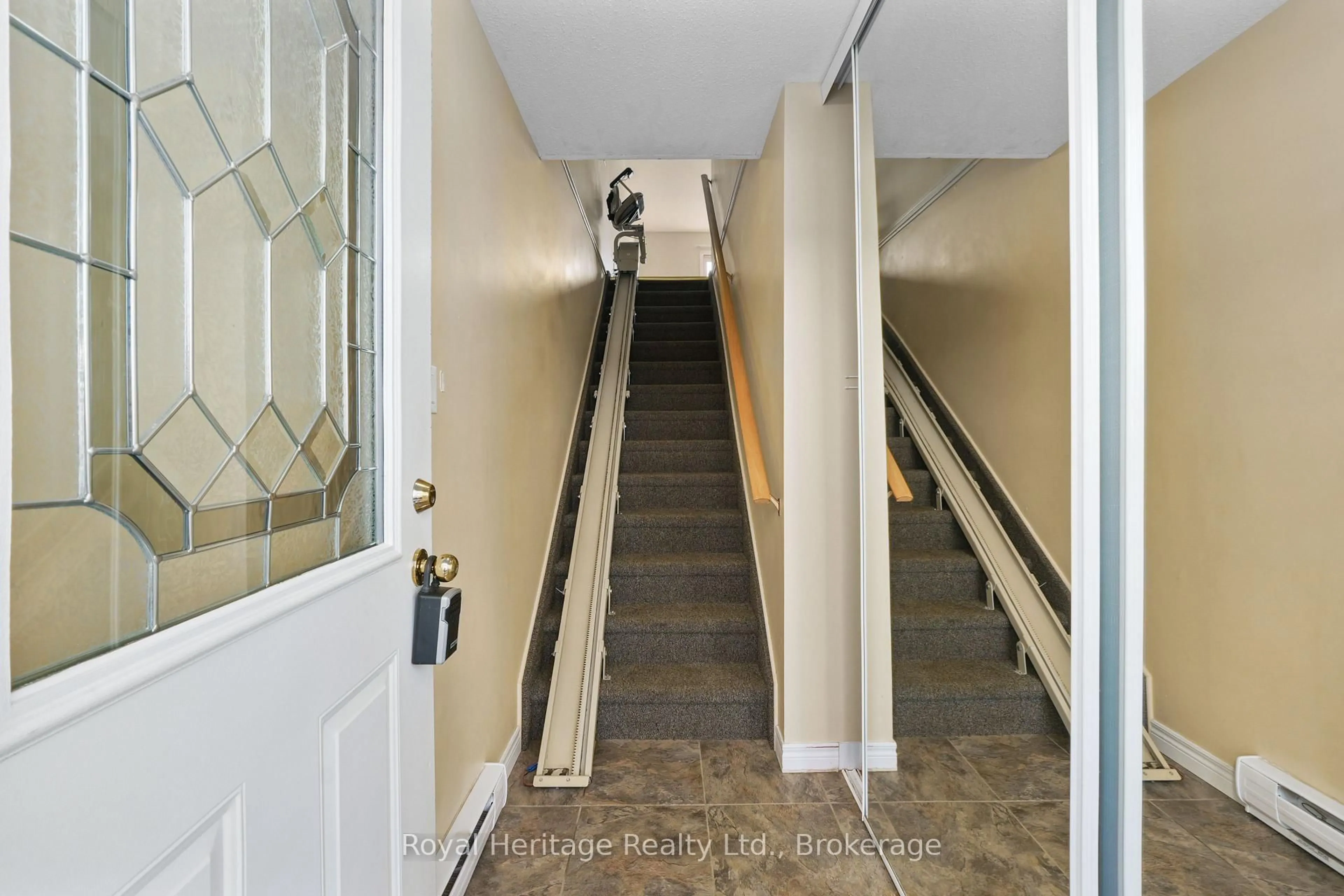 Indoor foyer for 97 Dundas St #4, Brighton Ontario K0K 1H0