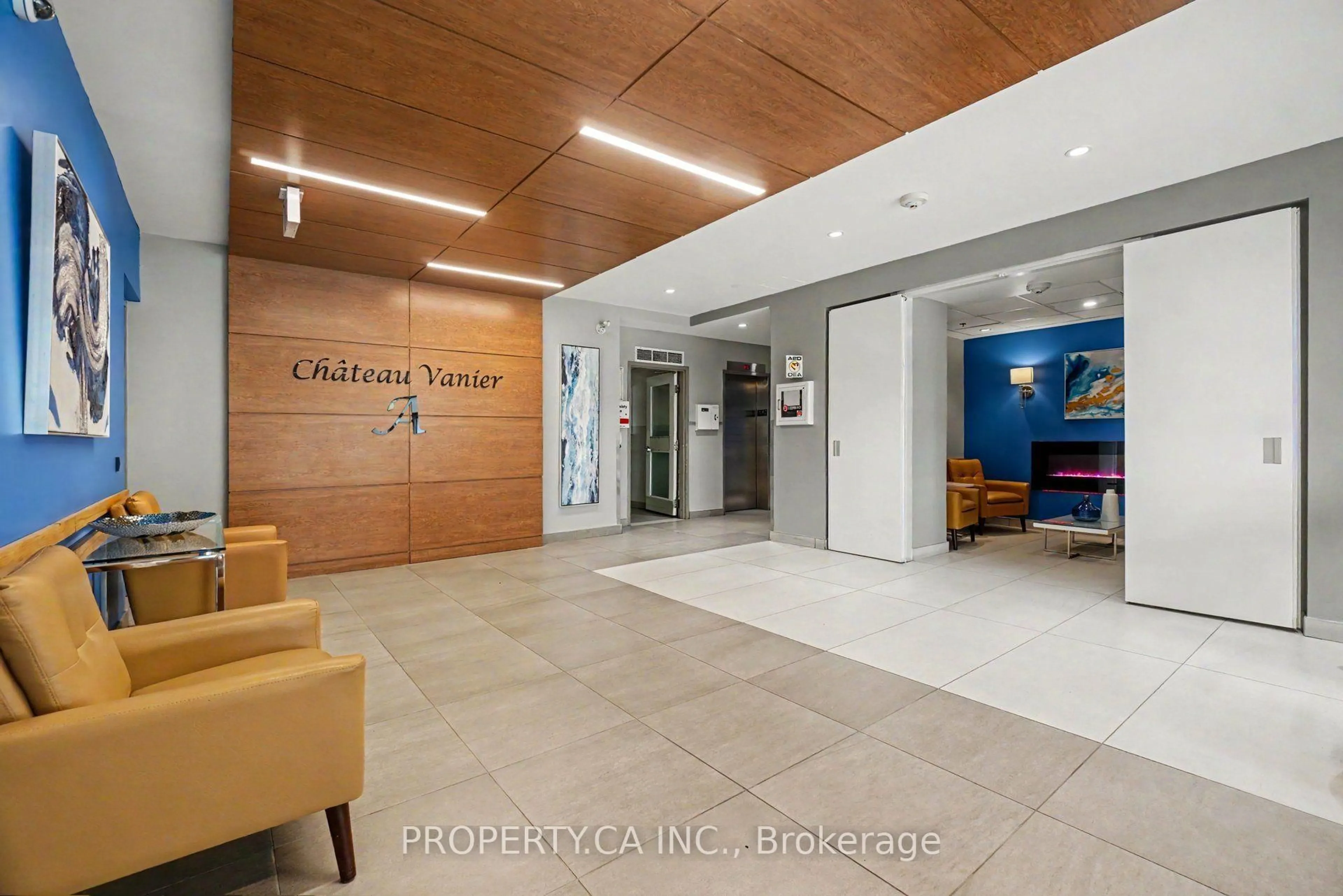 Indoor foyer for 158A McArthur Ave #805, Ottawa Ontario K1L 7E7