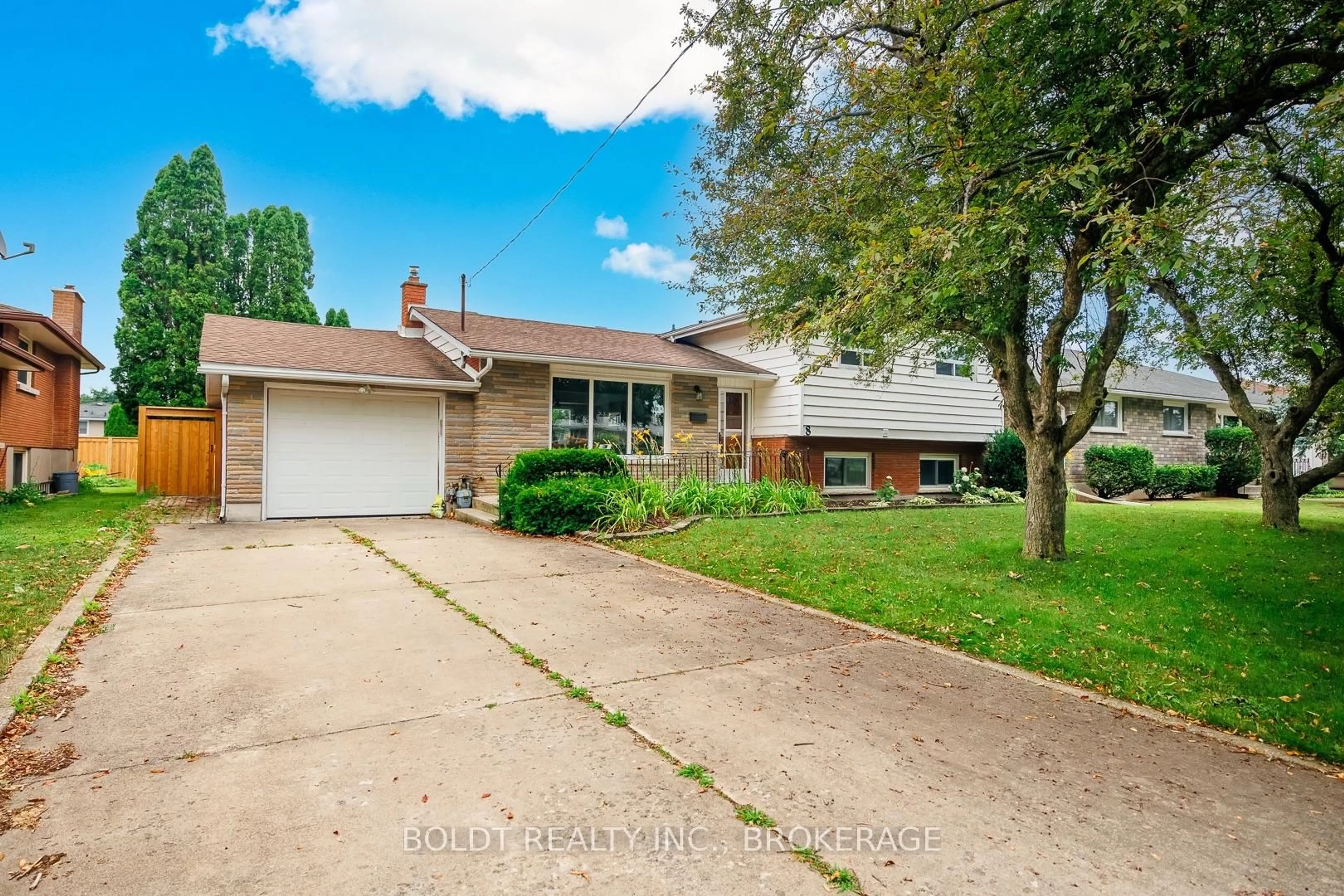 Unknown for 8 Pamela Dr, Thorold Ontario L2V 2X8