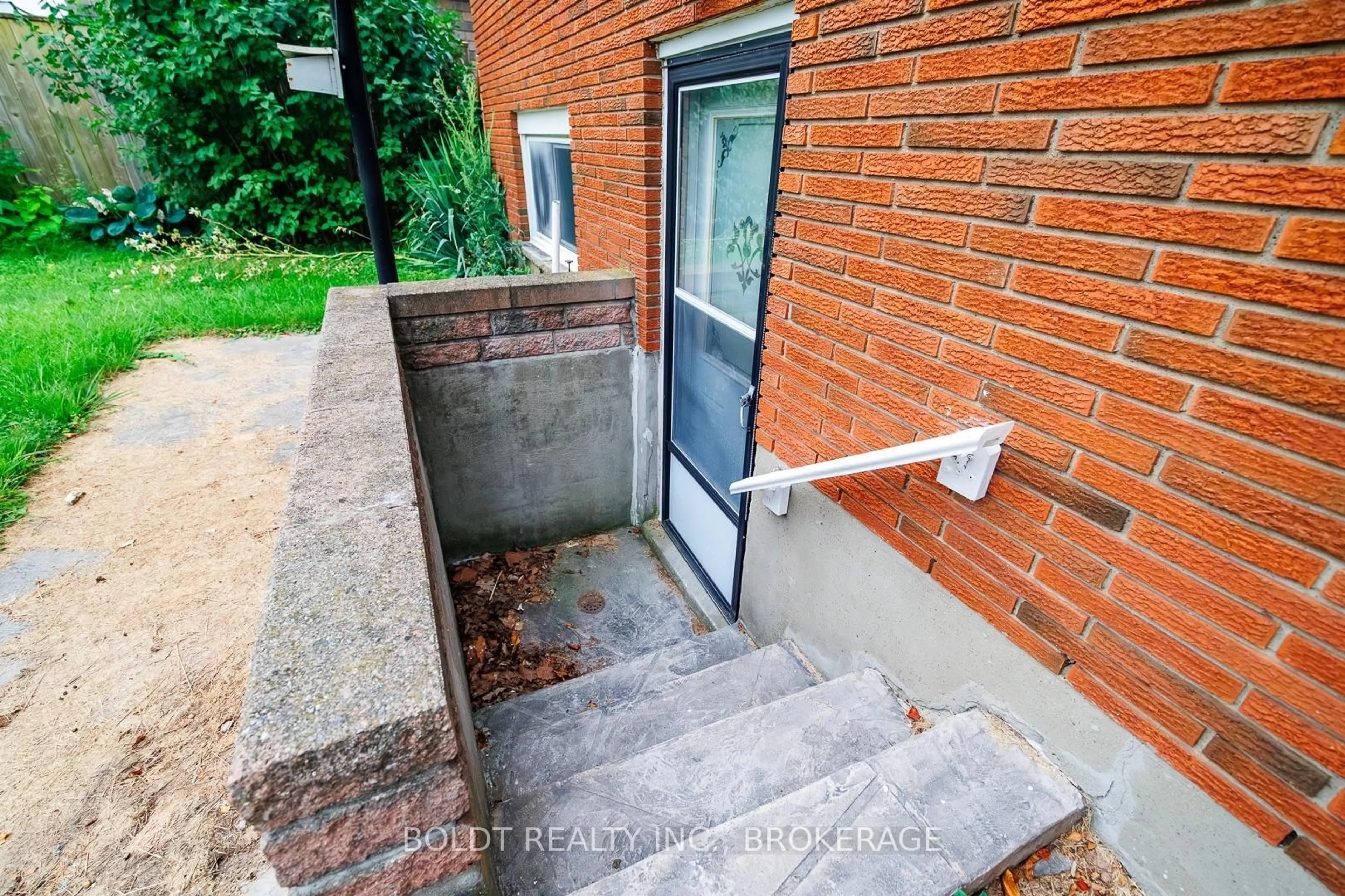 Unknown for 8 Pamela Dr, Thorold Ontario L2V 2X8