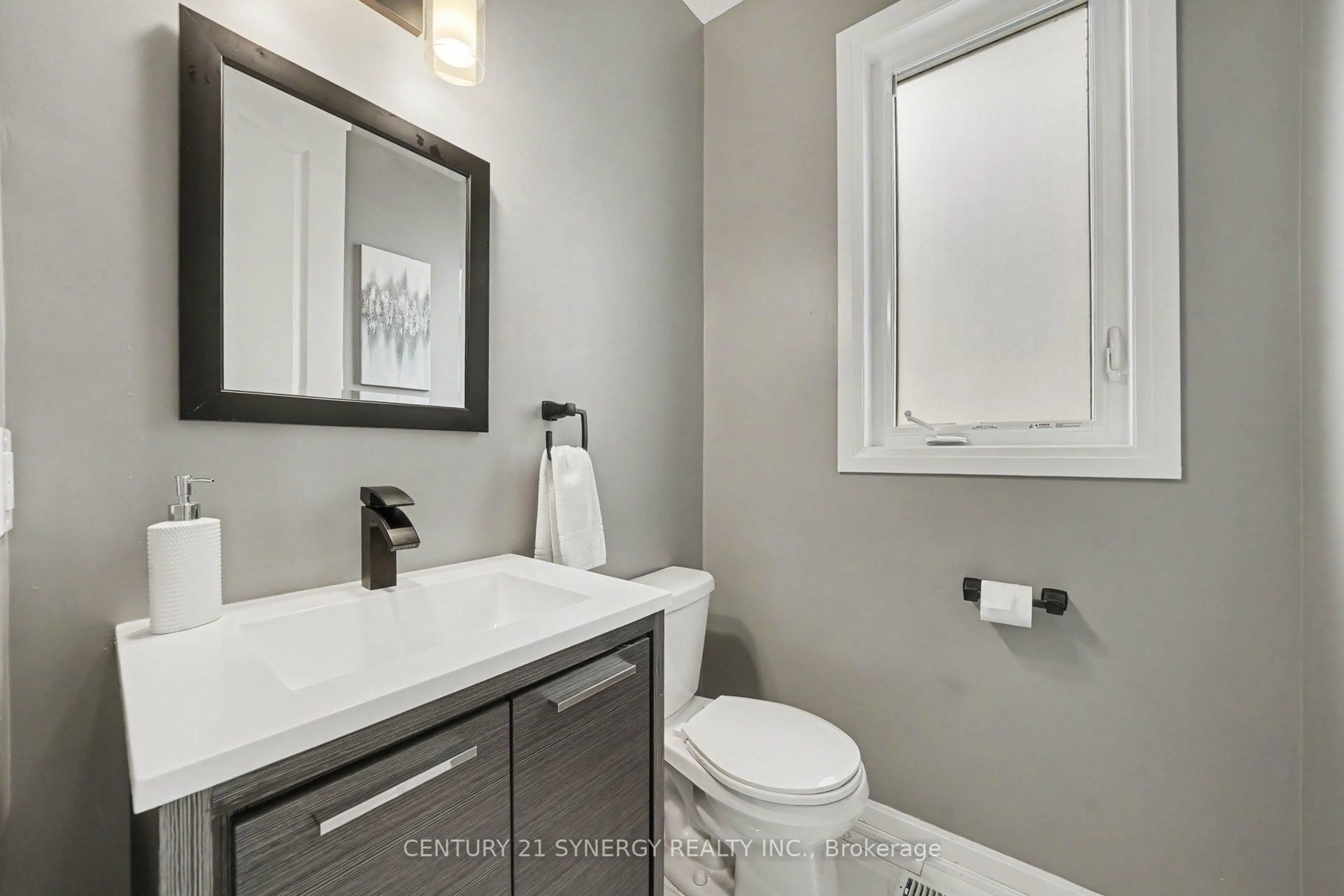 Contemporary bathroom, ceramic/tile floor for 3207 Harvester Cres, North Grenville Ontario K0G 1J0