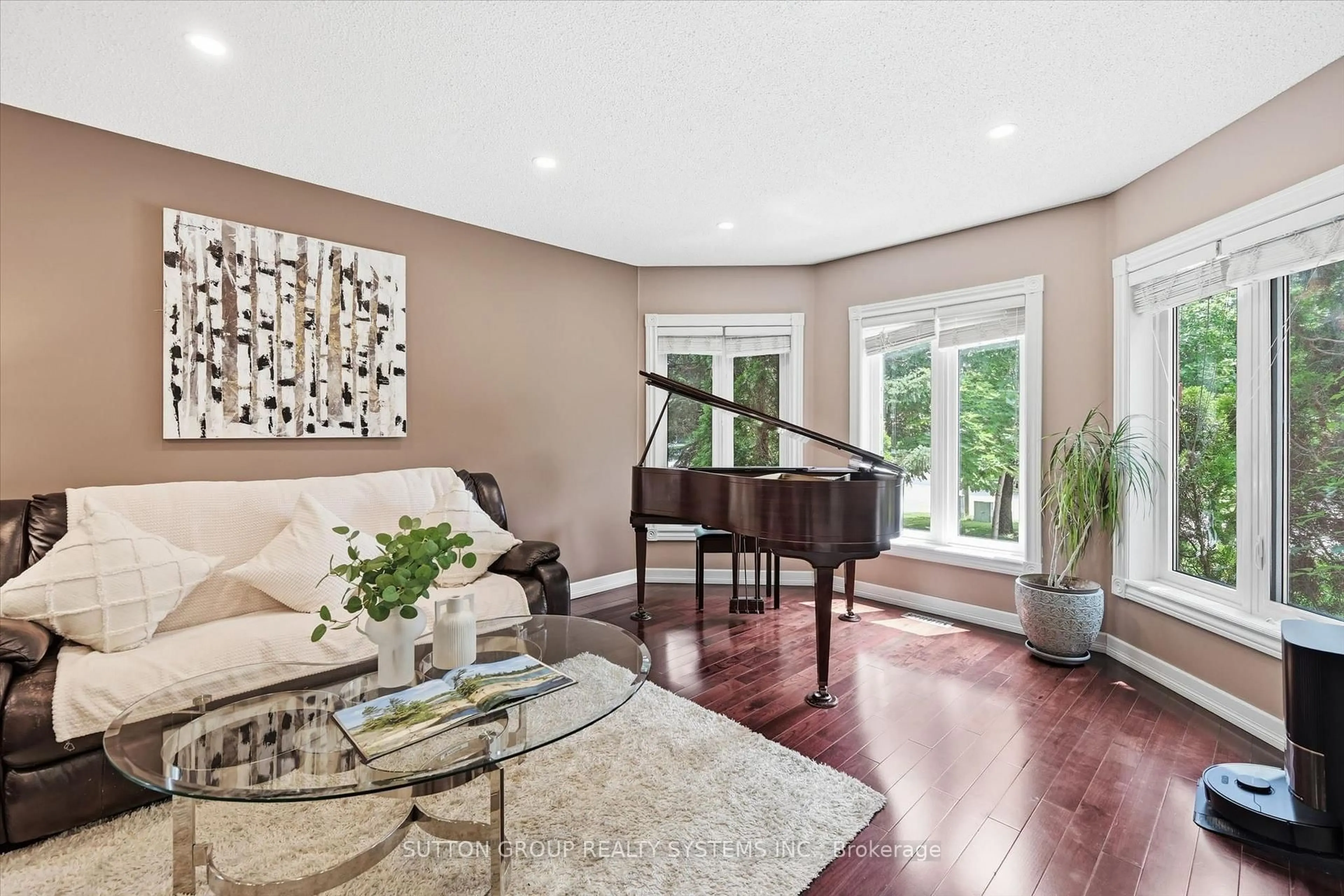 Living room with furniture, wood/laminate floor for 7 Arnhem Crt, Hamilton Ontario L8B 0N9