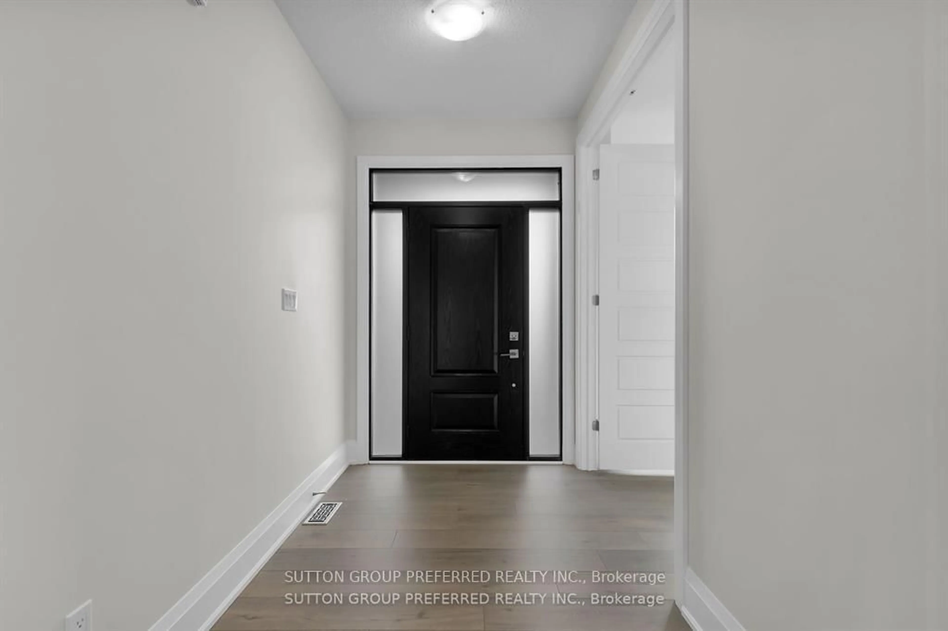 Indoor entryway for 1 BOUW Pl, Dutton/Dunwich Ontario N0L 1J0