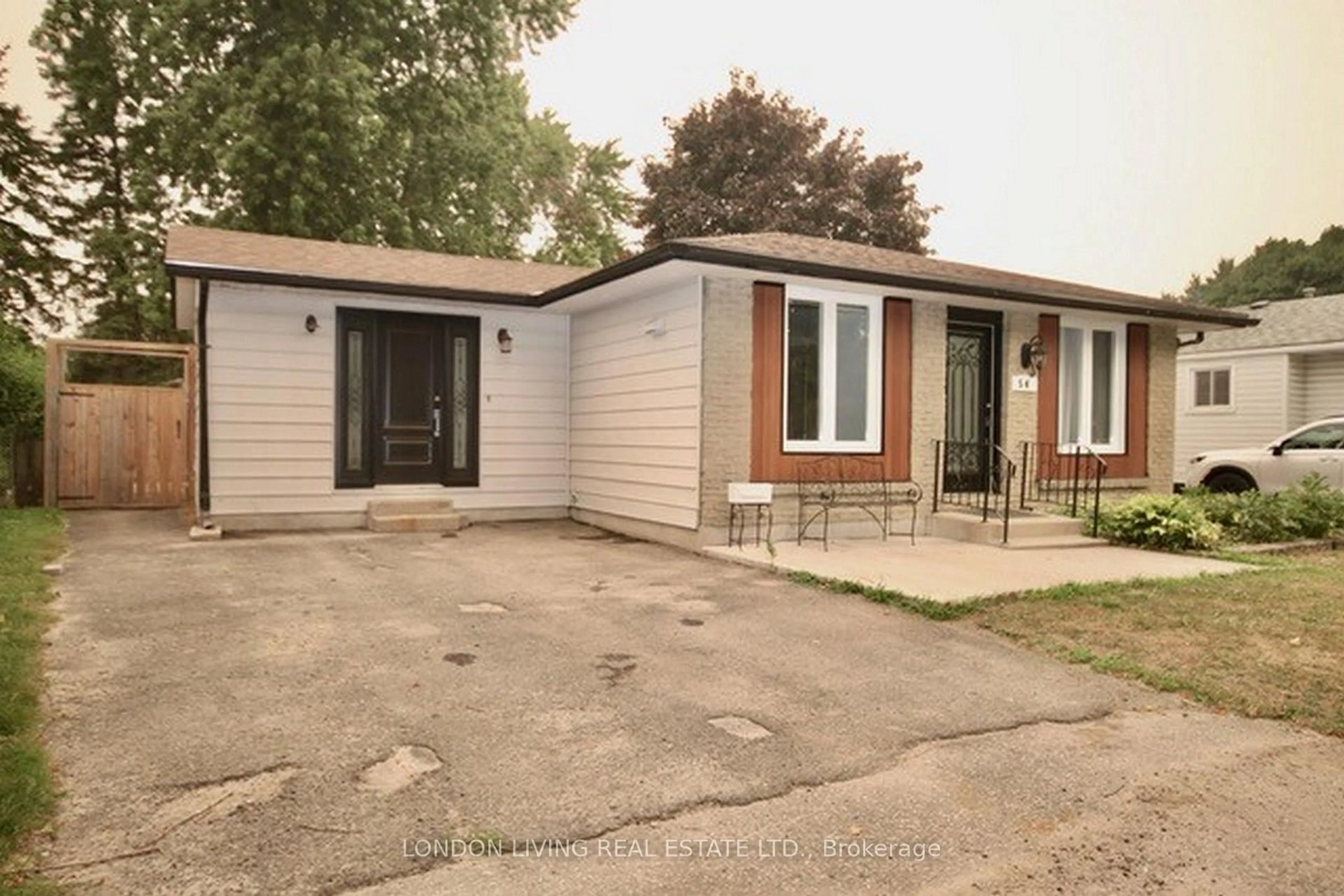 A pic from outside/outdoor area/front of a property/back of a property/a pic from drone, street for 54 Nicholas Cres, London South Ontario N6E 2E9