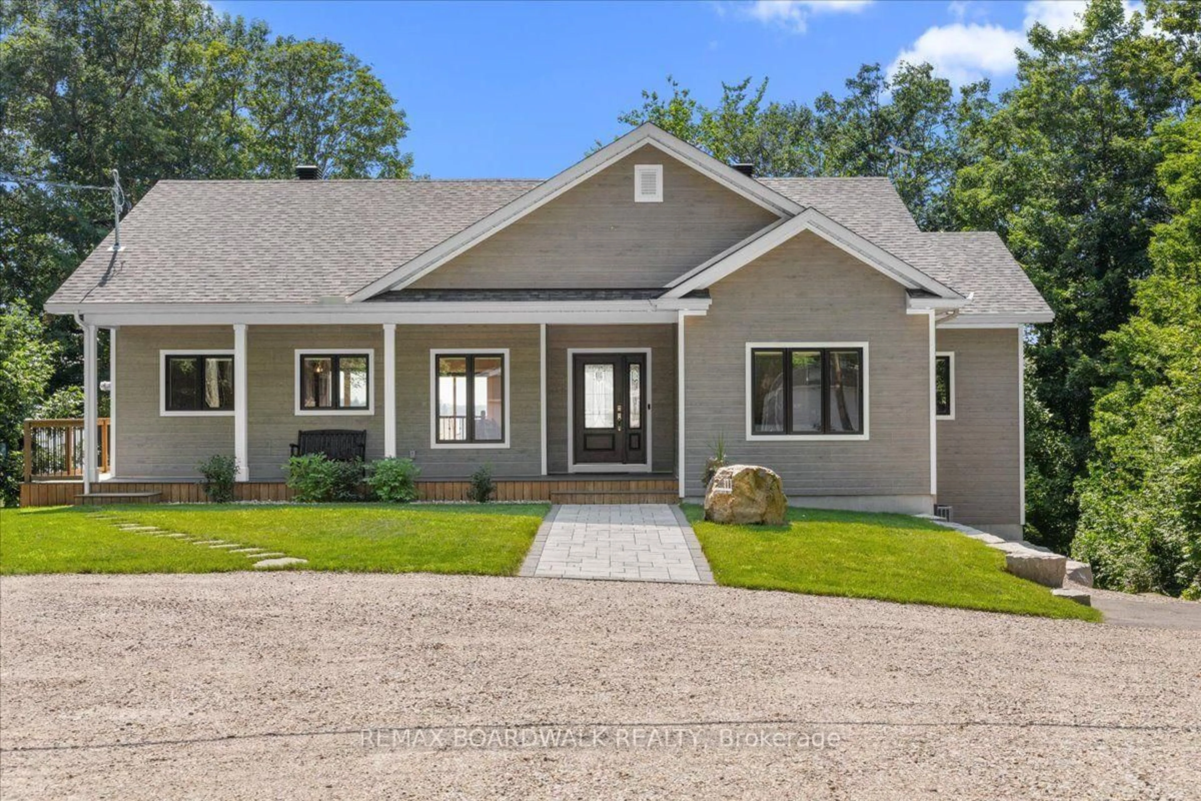 Home with vinyl exterior material, unknown for 111 Charlie Dr, Carleton Place Ontario K7C 4K8