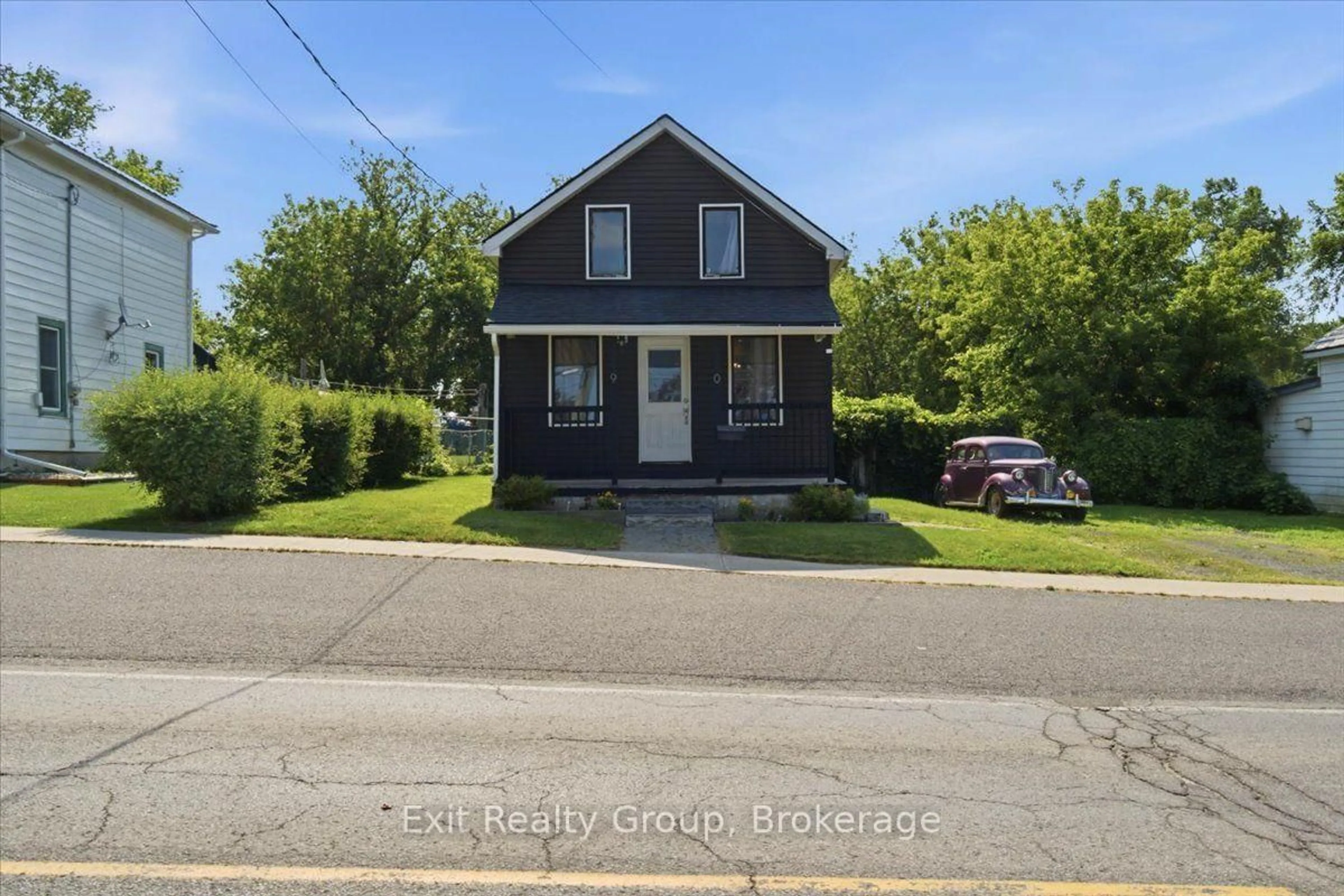 A pic from outside/outdoor area/front of a property/back of a property/a pic from drone, street for 90 Palace Rd, Greater Napanee Ontario K7R 3B3