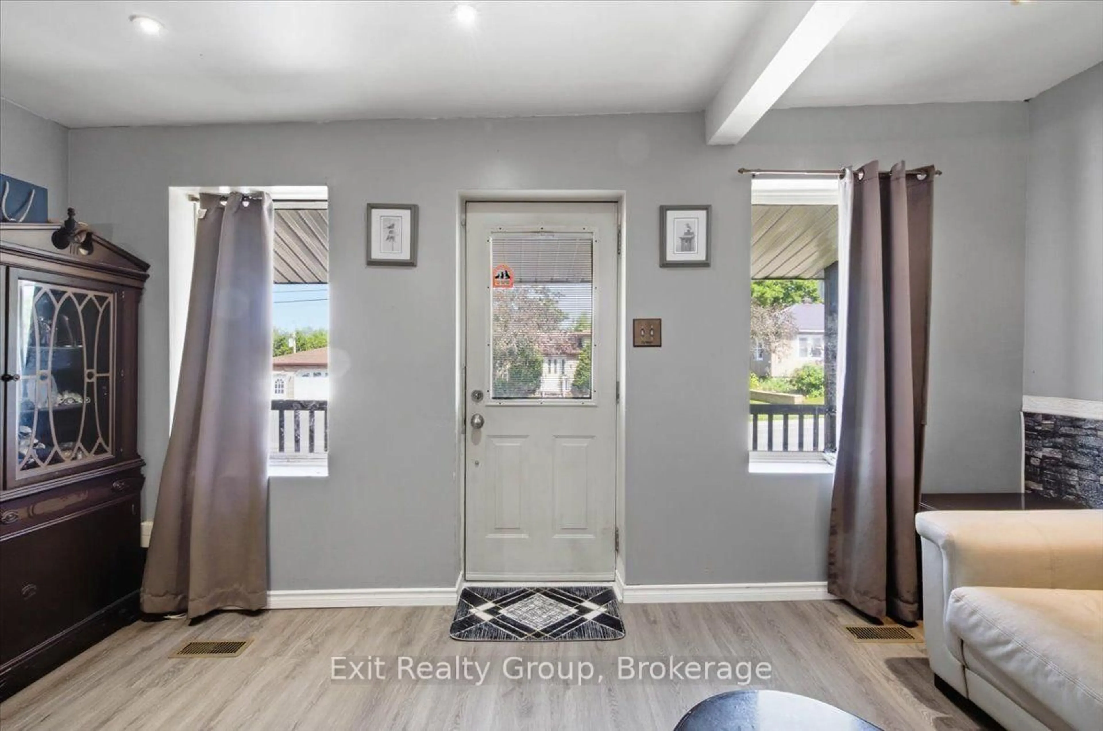 Indoor entryway for 90 Palace Rd, Greater Napanee Ontario K7R 3B3