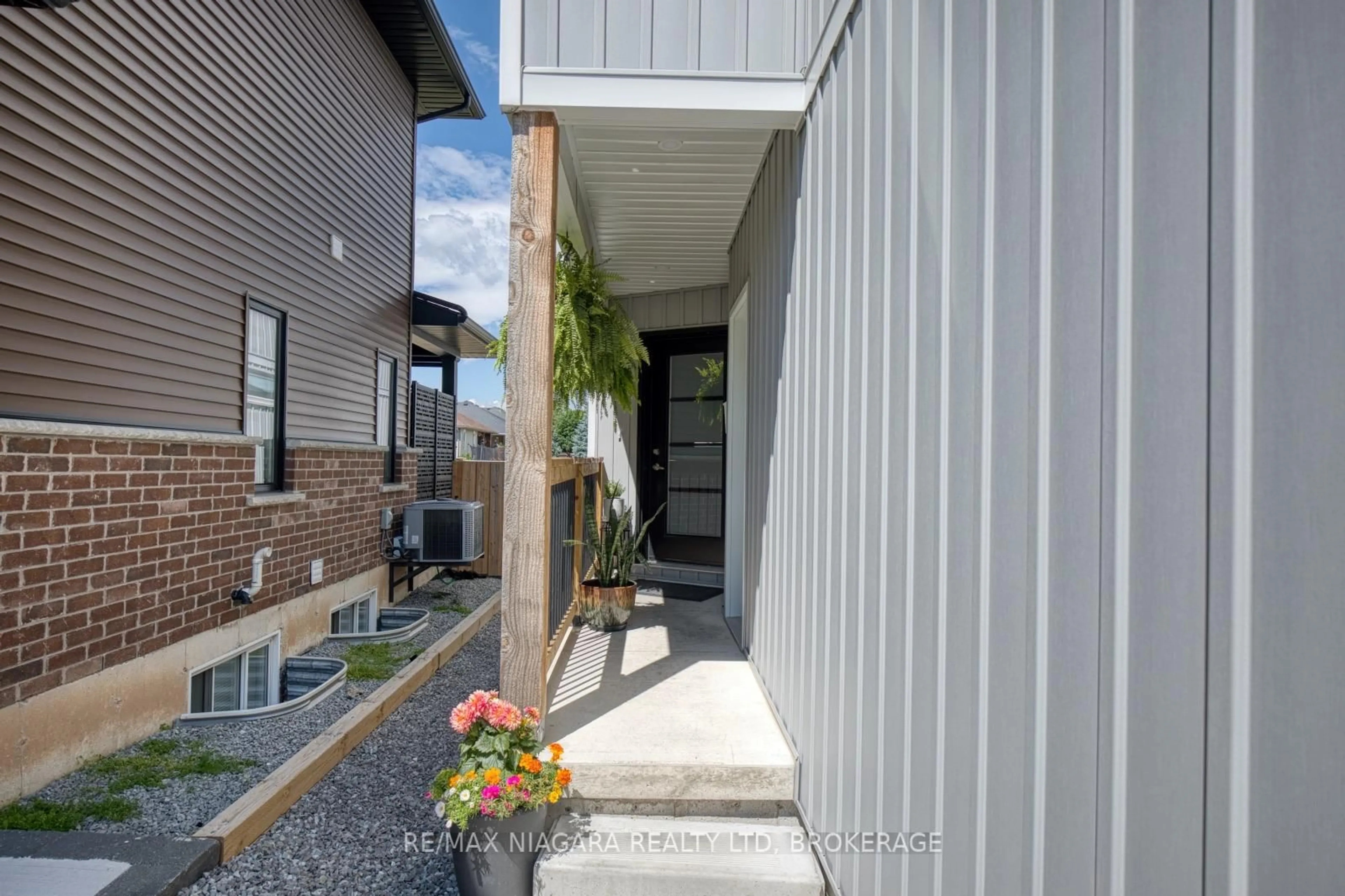 Unknown for 641 Clare Ave, Welland Ontario L3C 3B9