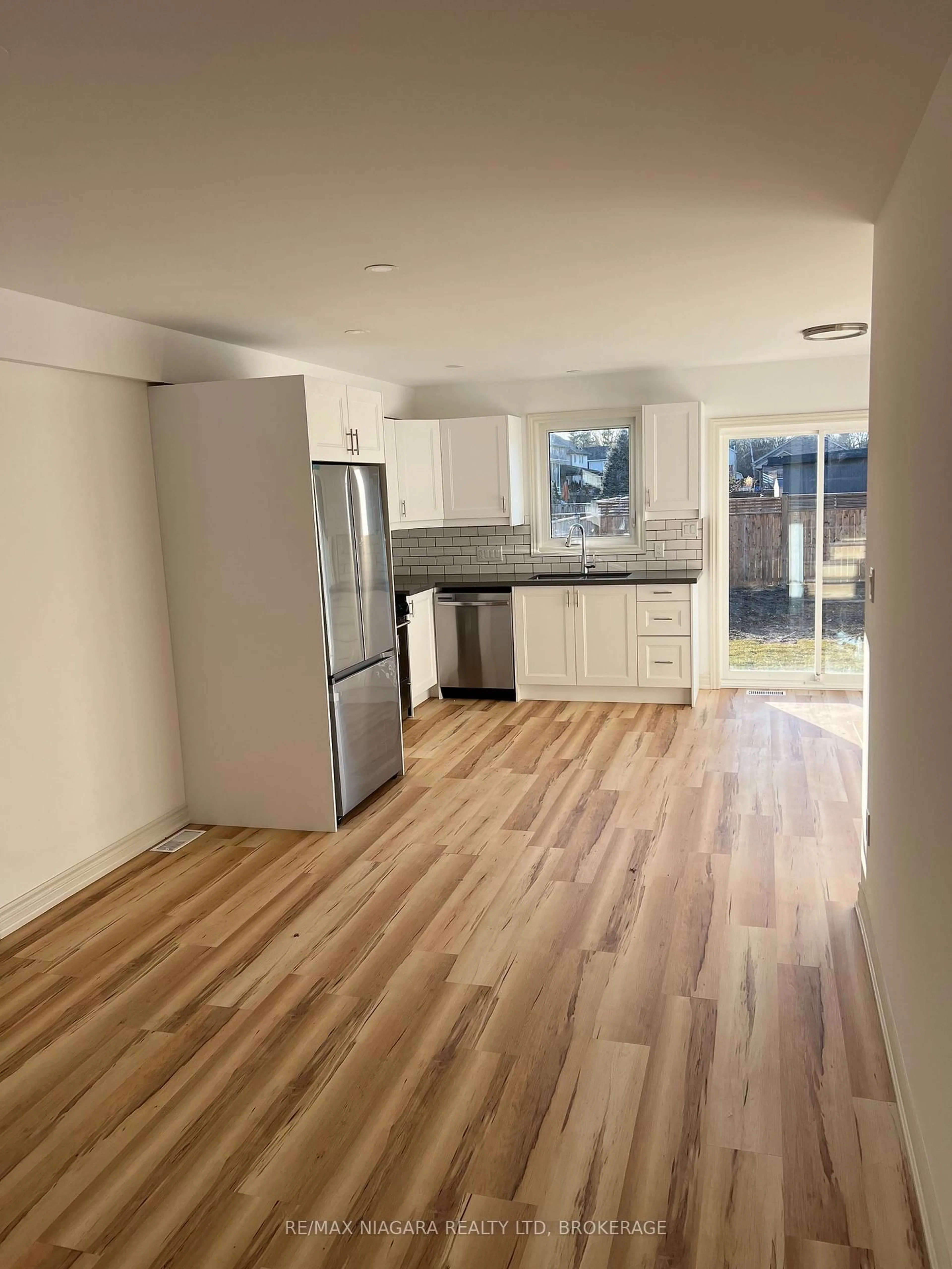 Unknown for 641 Clare Ave, Welland Ontario L3C 3B9