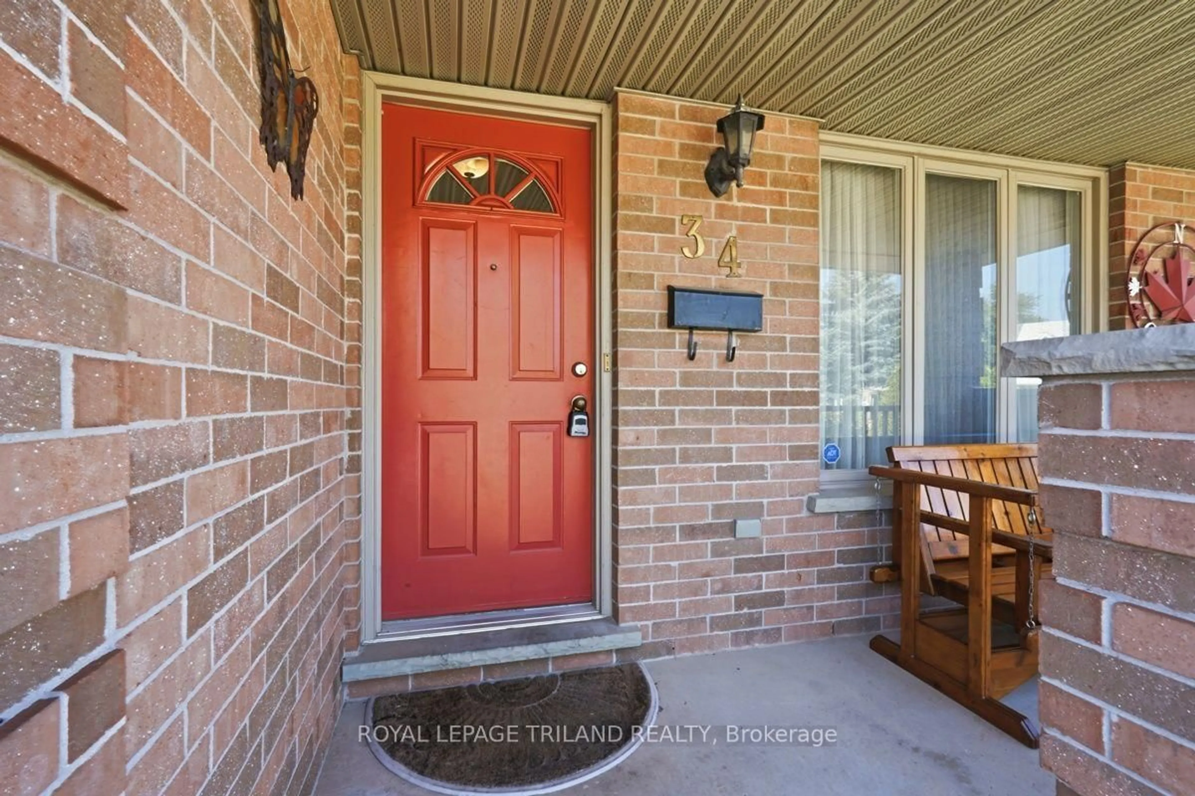 Indoor entryway for 34 Gerald Cres, London South Ontario N5Z 5A4
