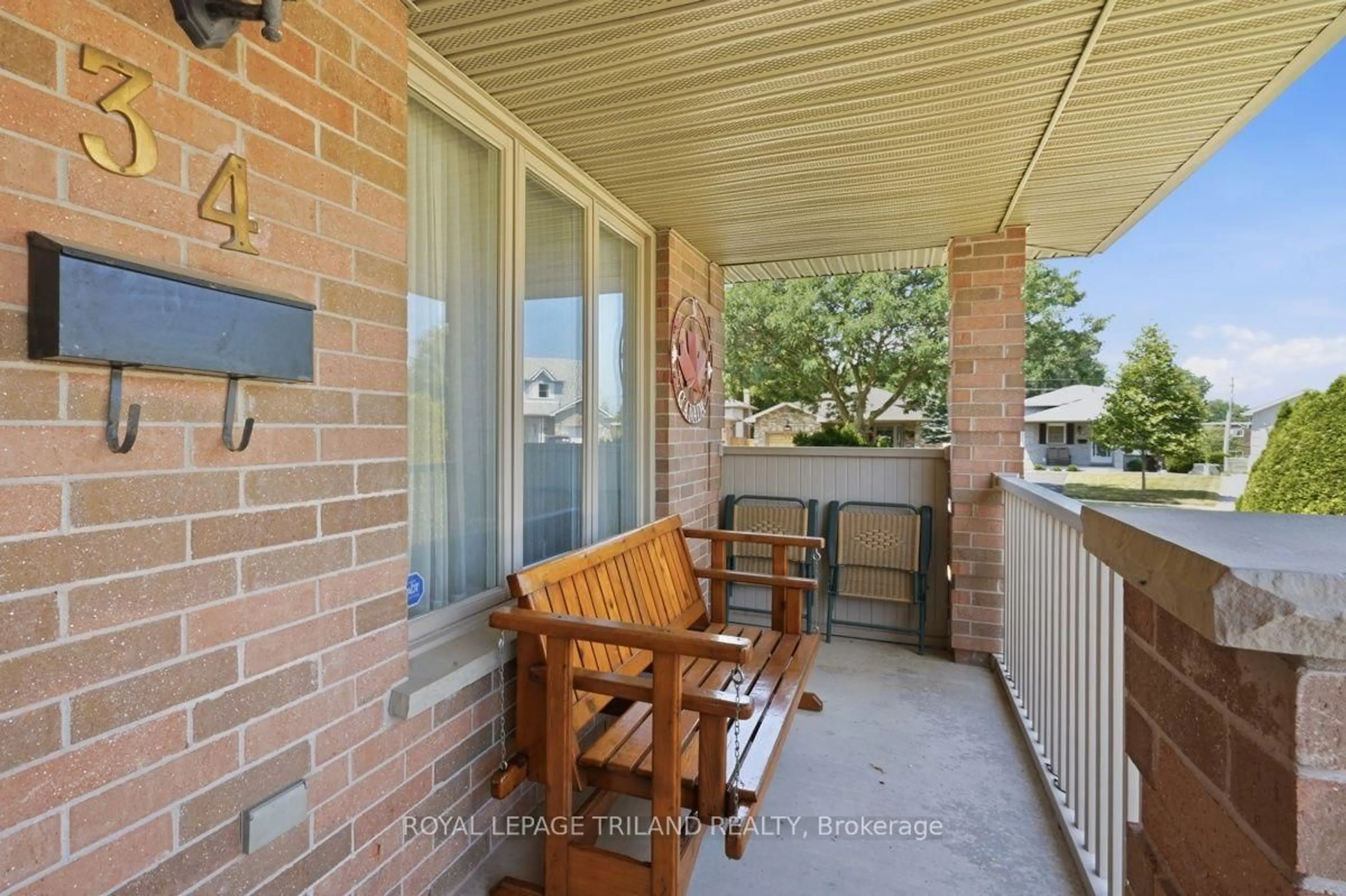 Patio, street for 34 Gerald Cres, London South Ontario N5Z 5A4