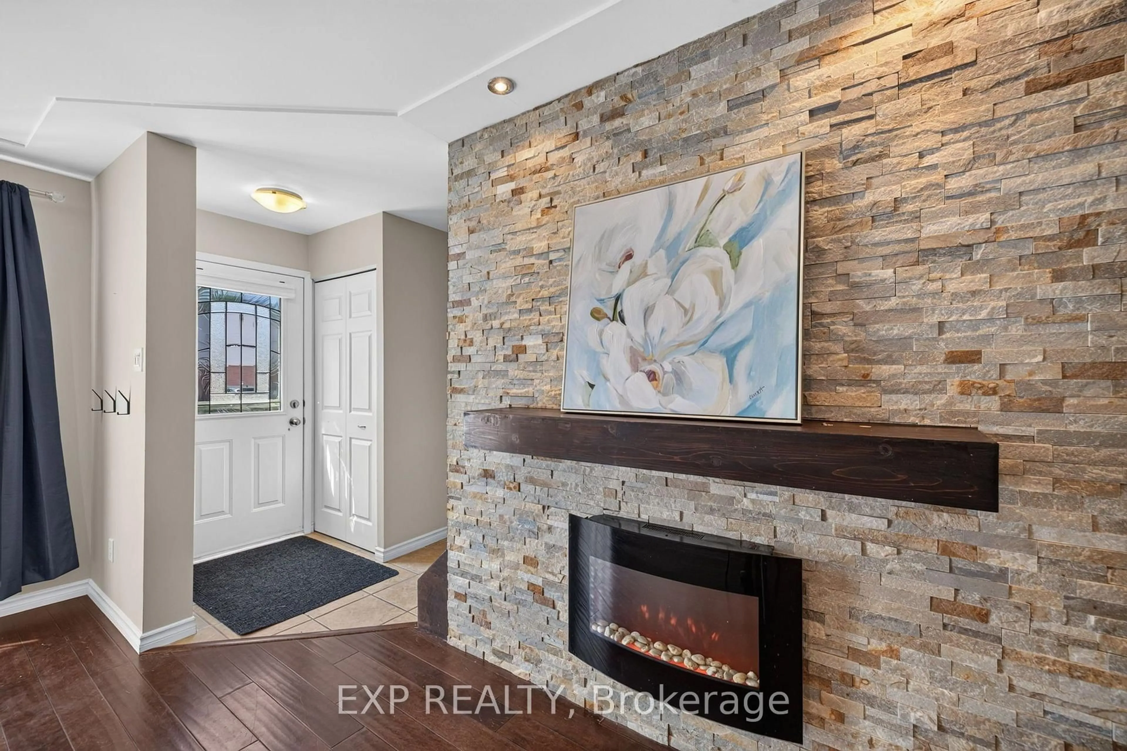 Indoor entryway for 700 Exeter Rd #72, London South Ontario N6E 1L2