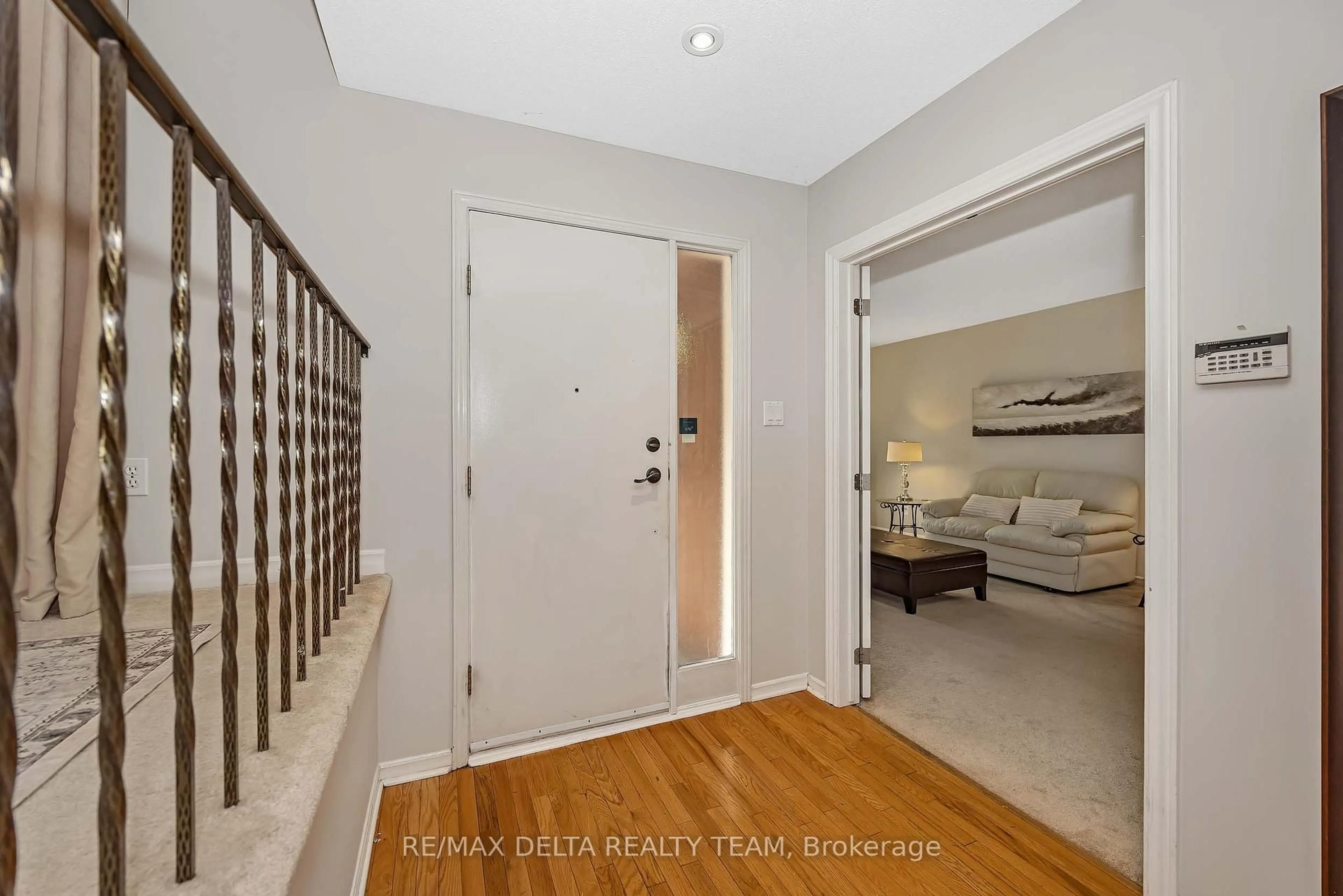 Indoor entryway for 6340 Fortune Dr, Orleans Ontario K1C 1Z6