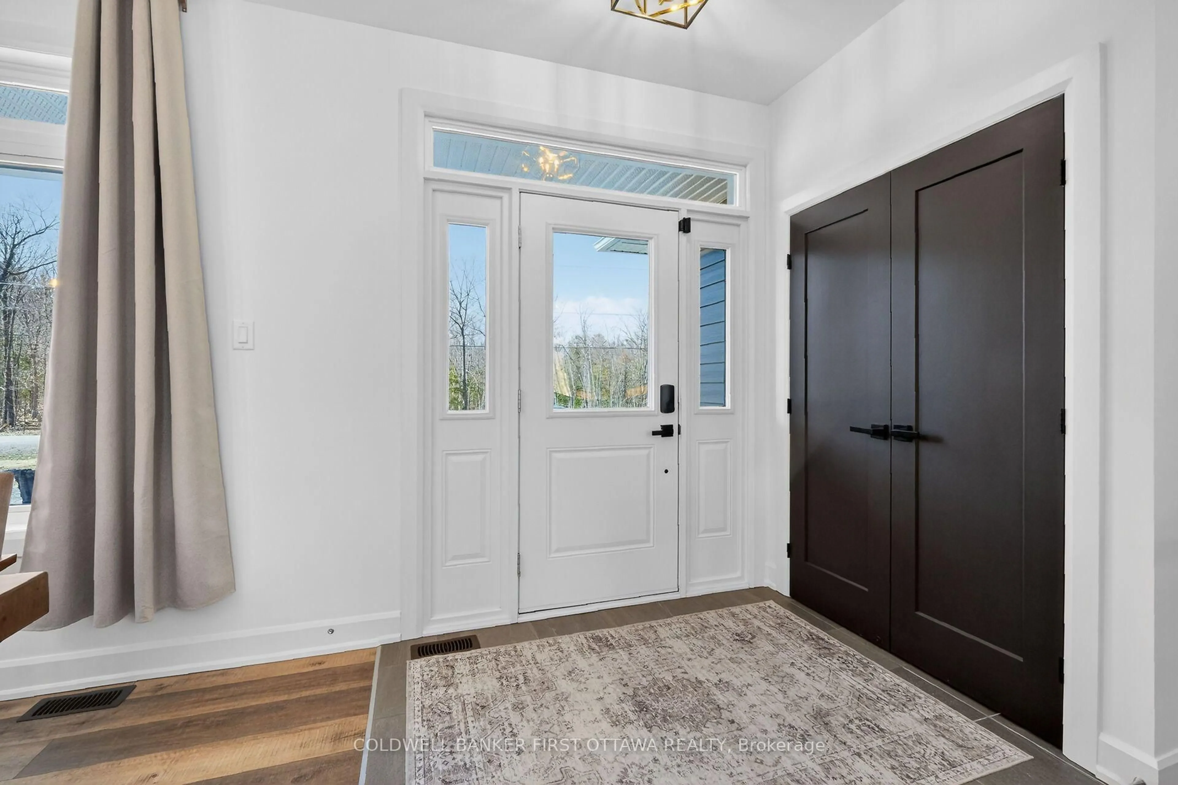 Indoor entryway for 134 James Andrew Way, Smiths Falls Ontario K7A 4S7