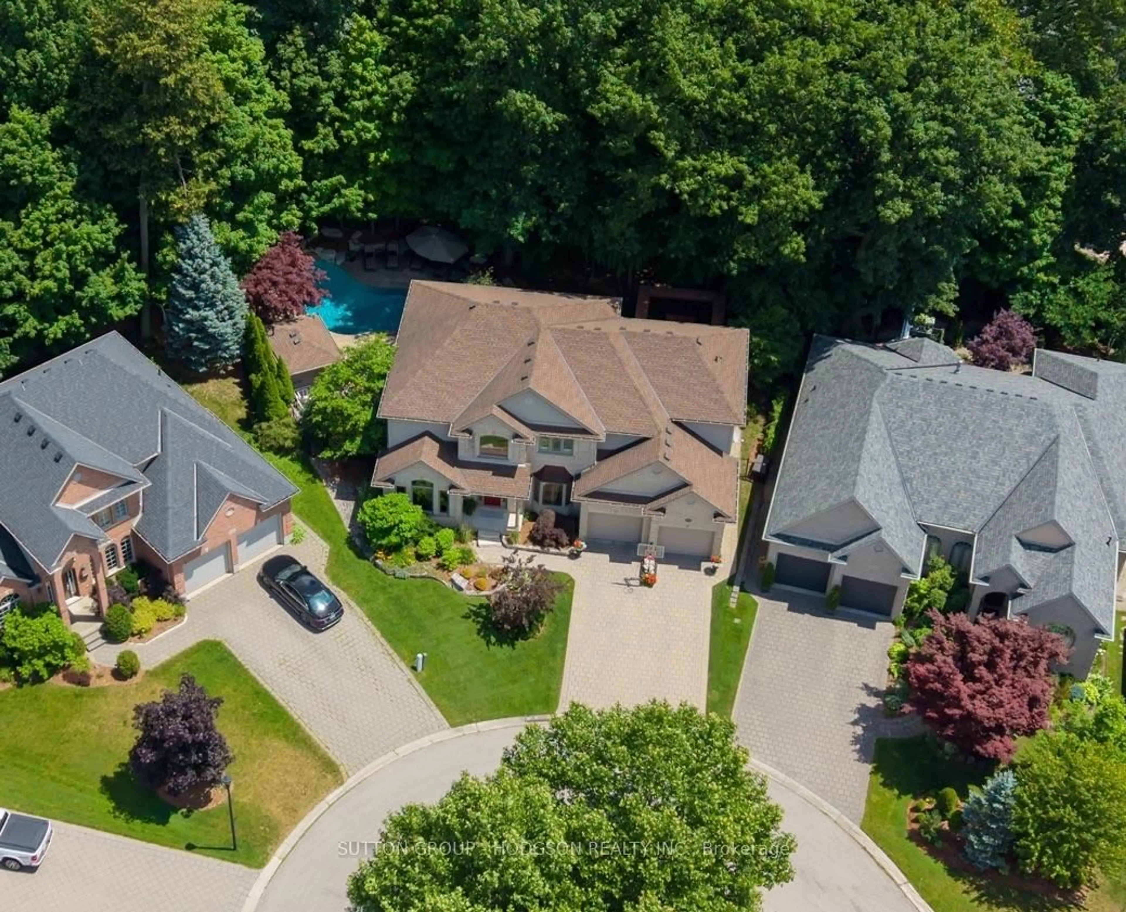 A pic from outside/outdoor area/front of a property/back of a property/a pic from drone, street for 656 Robertson Pl, London South Ontario N6K 4X7