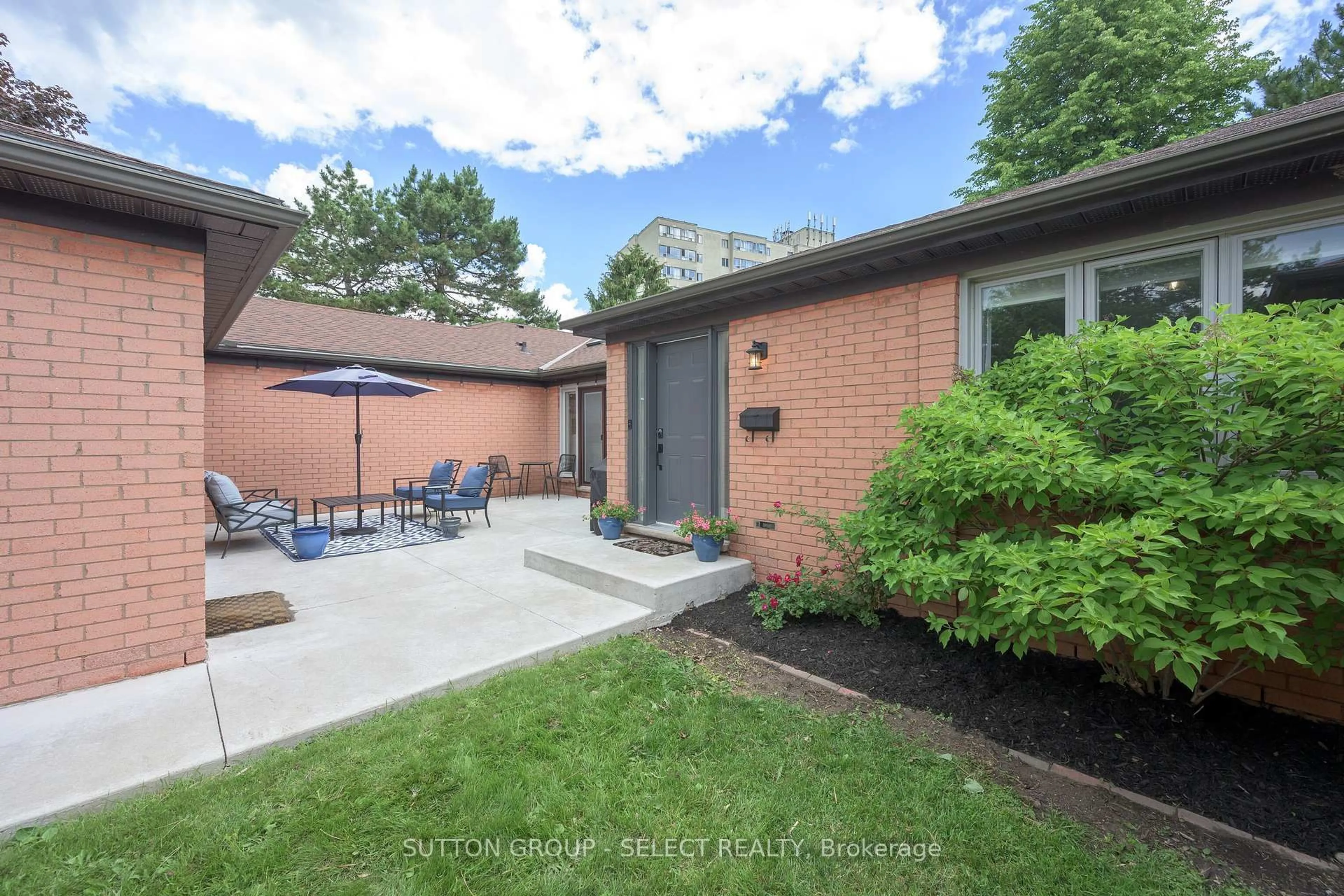 Home with brick exterior material, street for 65 Fiddlers Green Rd #24, London North Ontario N6H 4V5