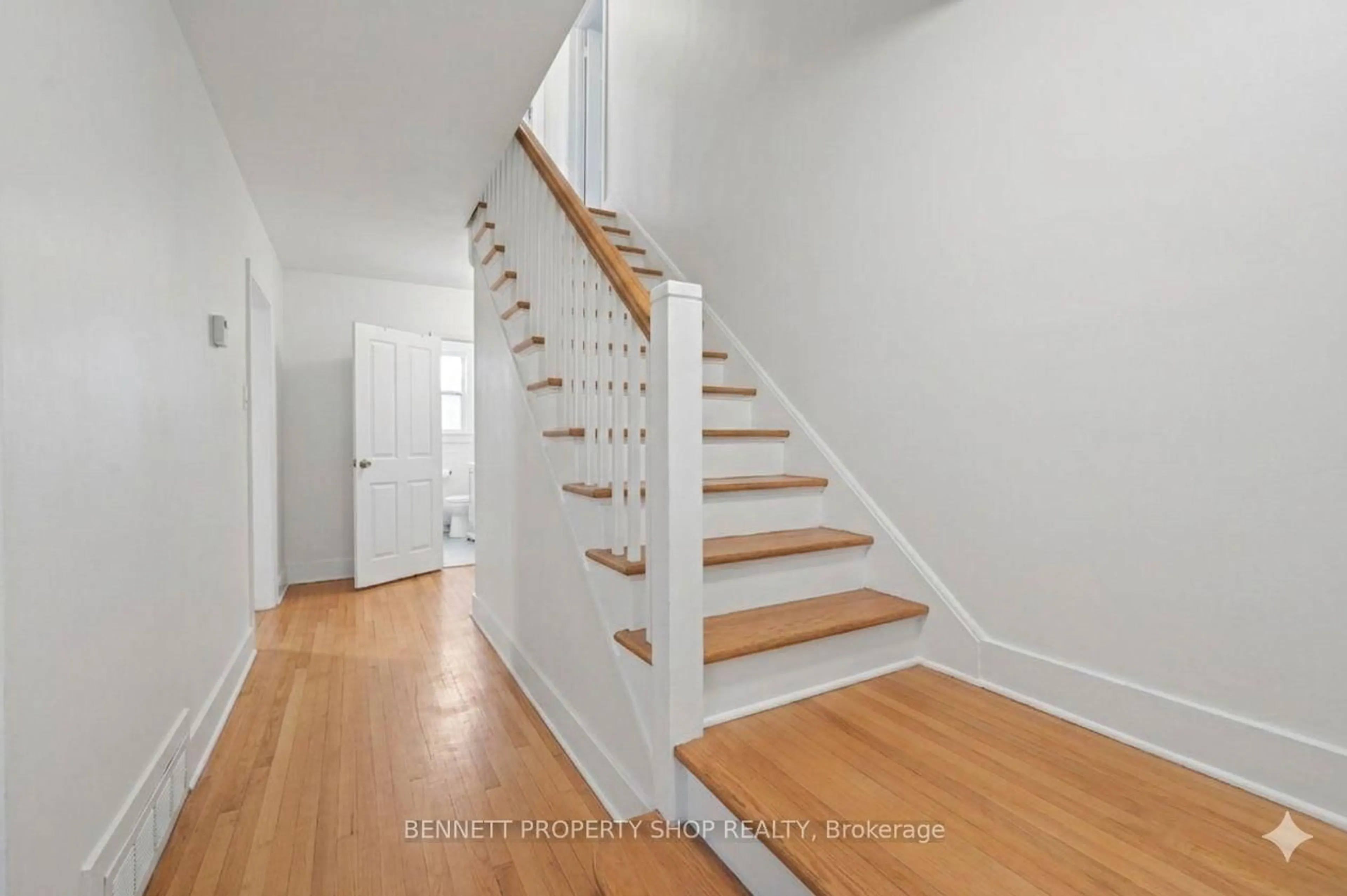 Stairs for 1361 Summerville Ave, Ottawa Ontario K1Z 8G9