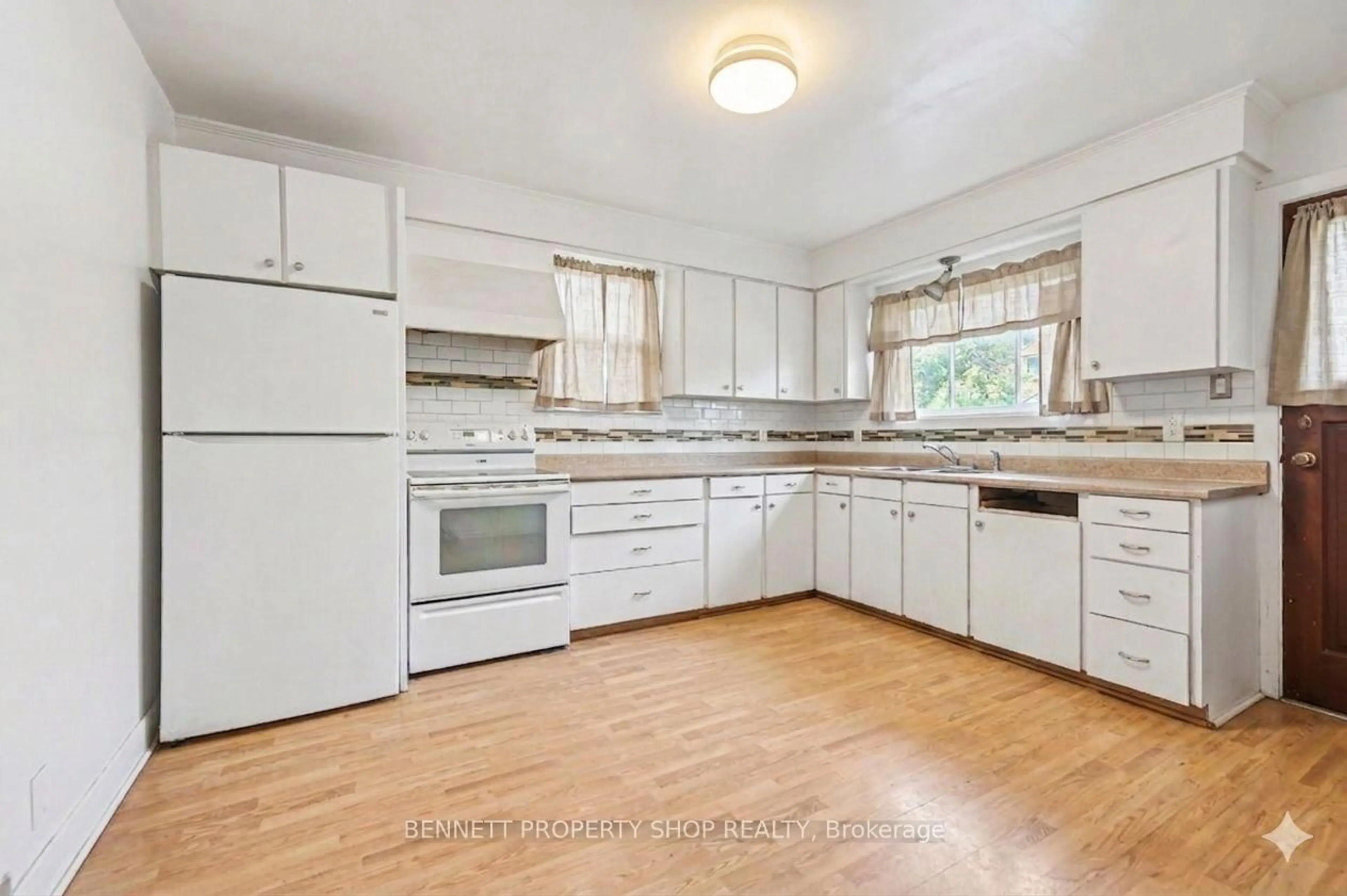 Standard kitchen, unknown for 1361 Summerville Ave, Ottawa Ontario K1Z 8G9