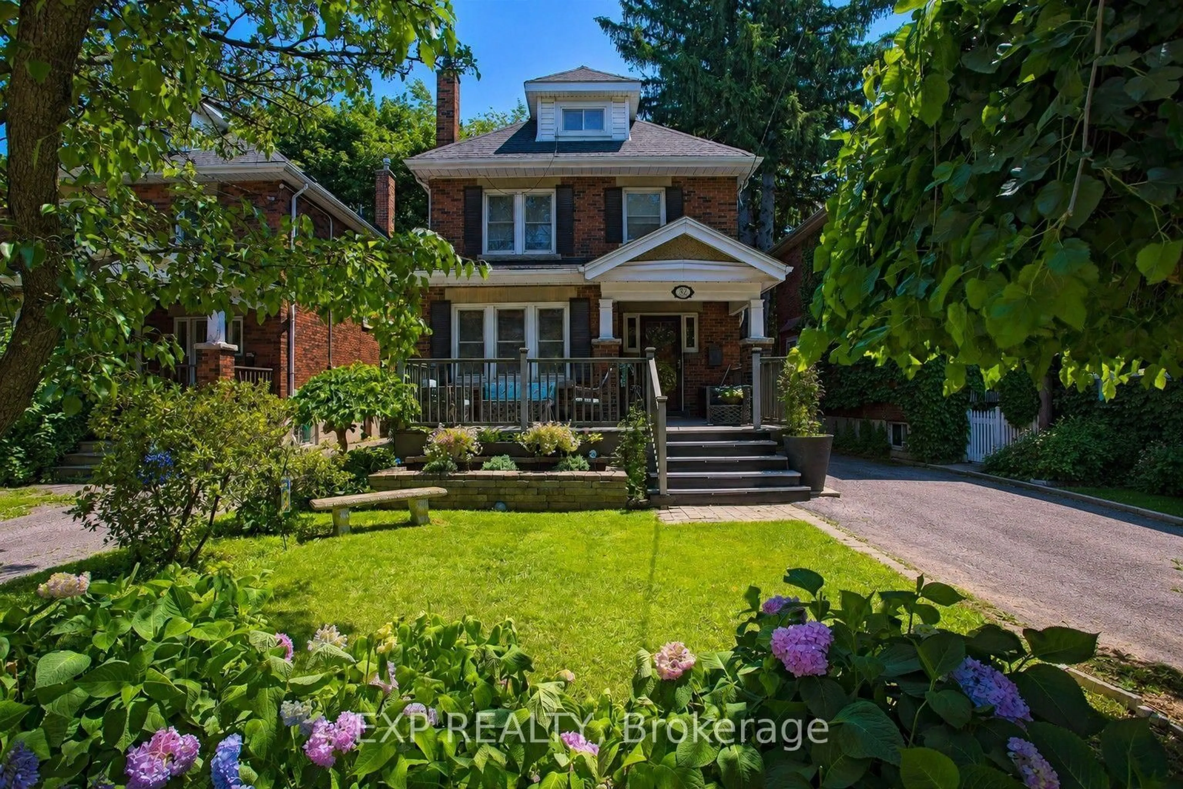 Home with brick exterior material, street for 32 Dalewood Cres, Hamilton Ontario L8S 4B6