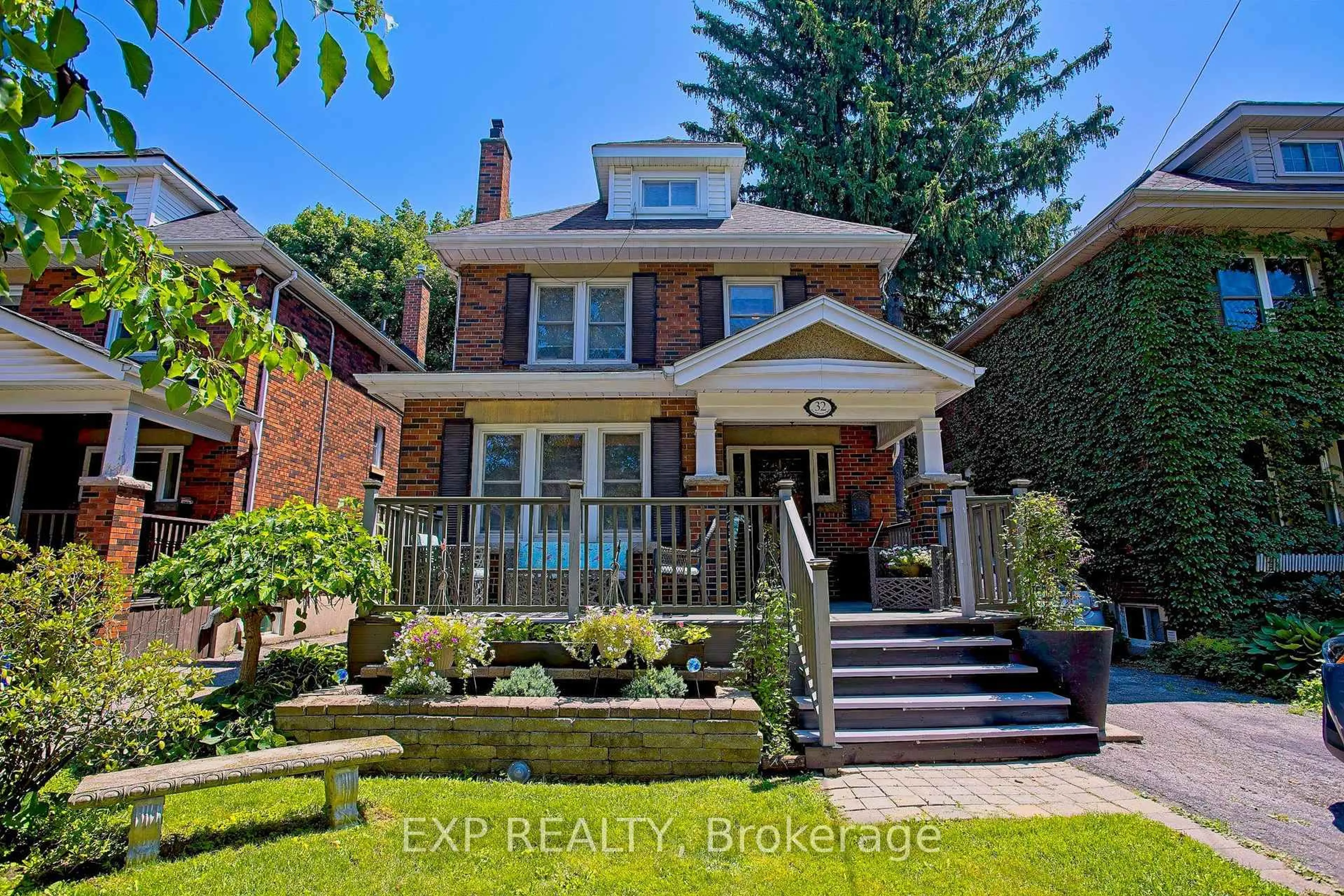 Home with brick exterior material, street for 32 Dalewood Cres, Hamilton Ontario L8S 4B6