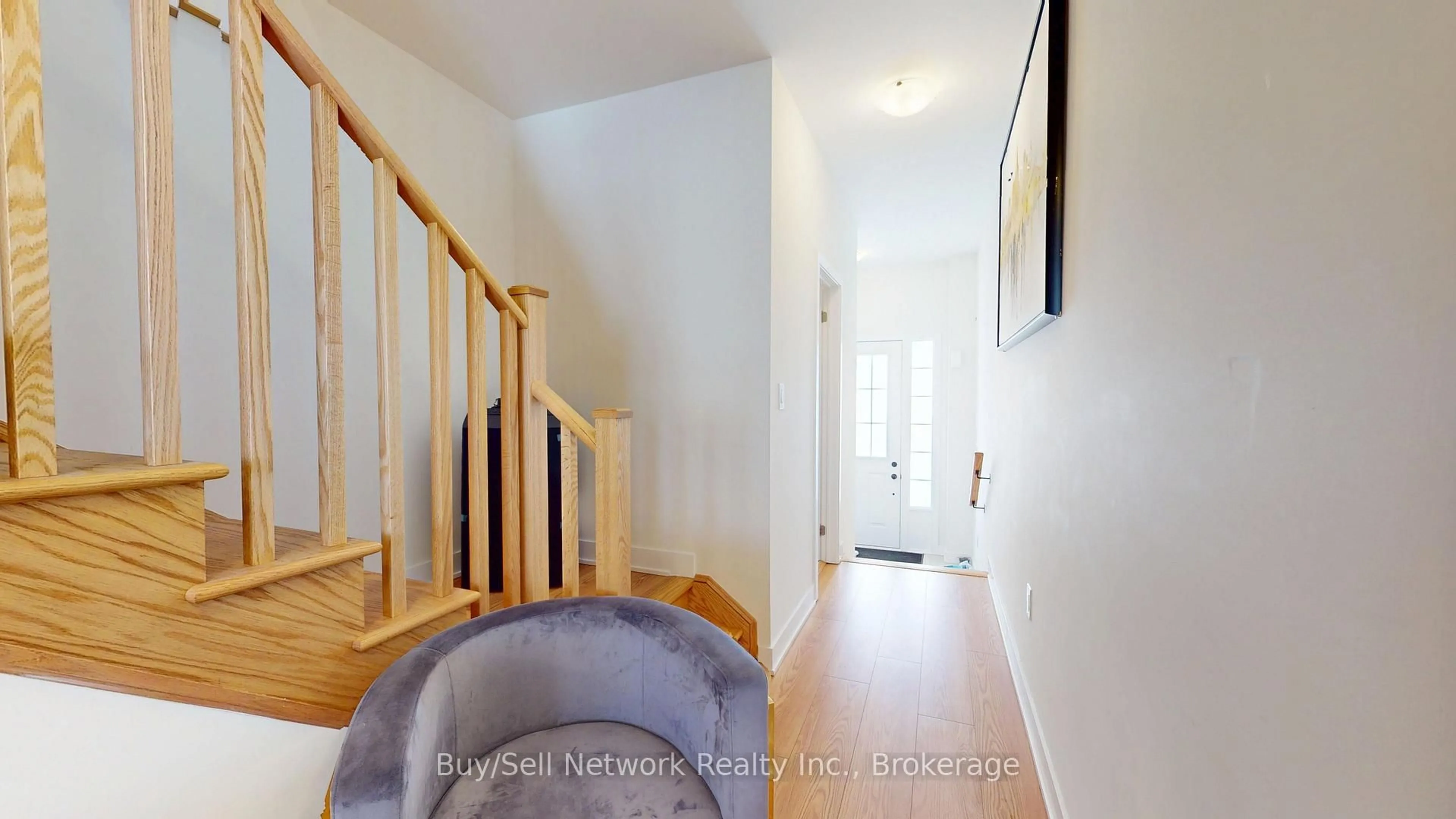 Indoor foyer for 649 Pollock Grve, Peterborough Ontario K9K 0J6