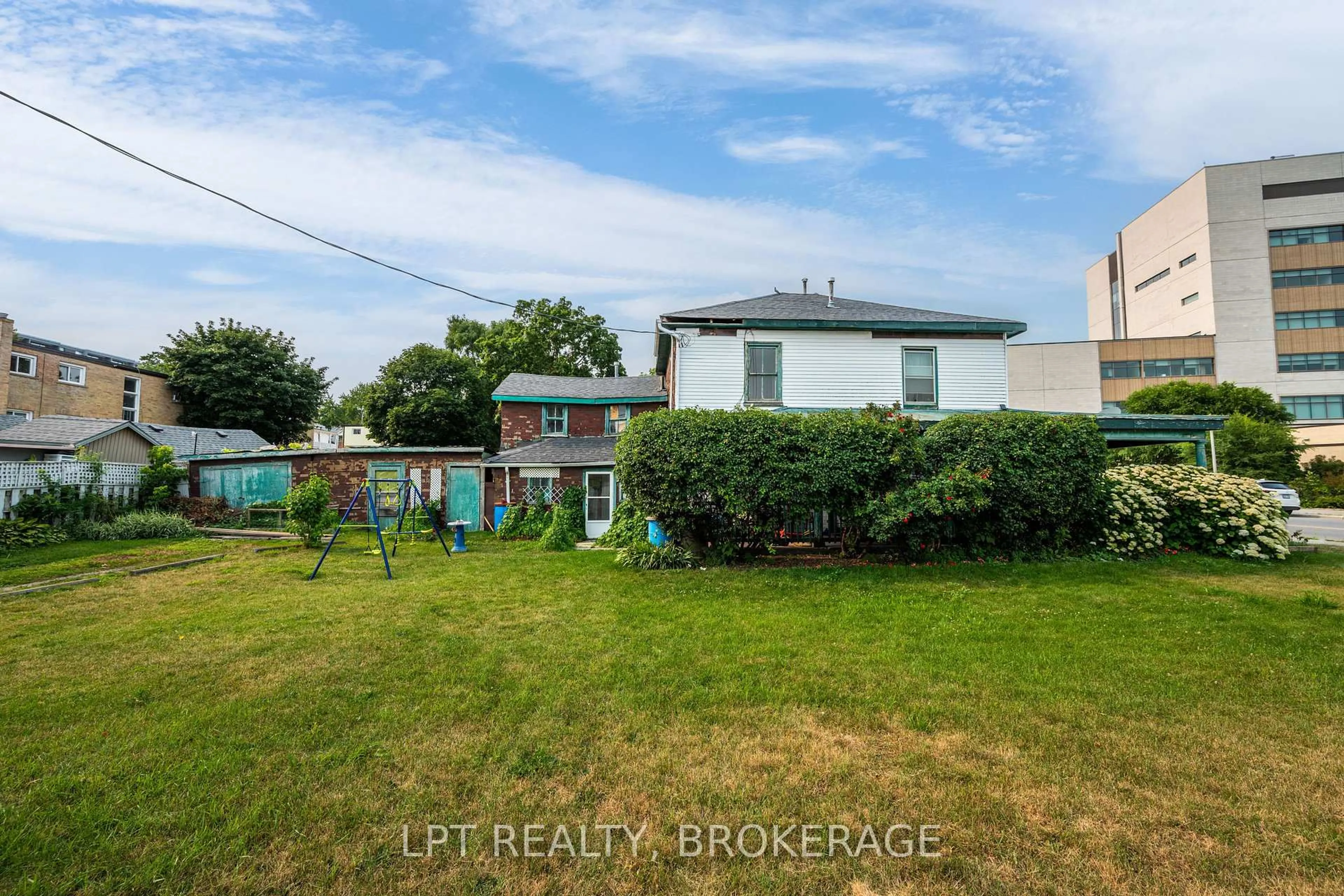 A pic from outside/outdoor area/front of a property/back of a property/a pic from drone, street for 180 James St, Belleville Ontario K8P 3L6
