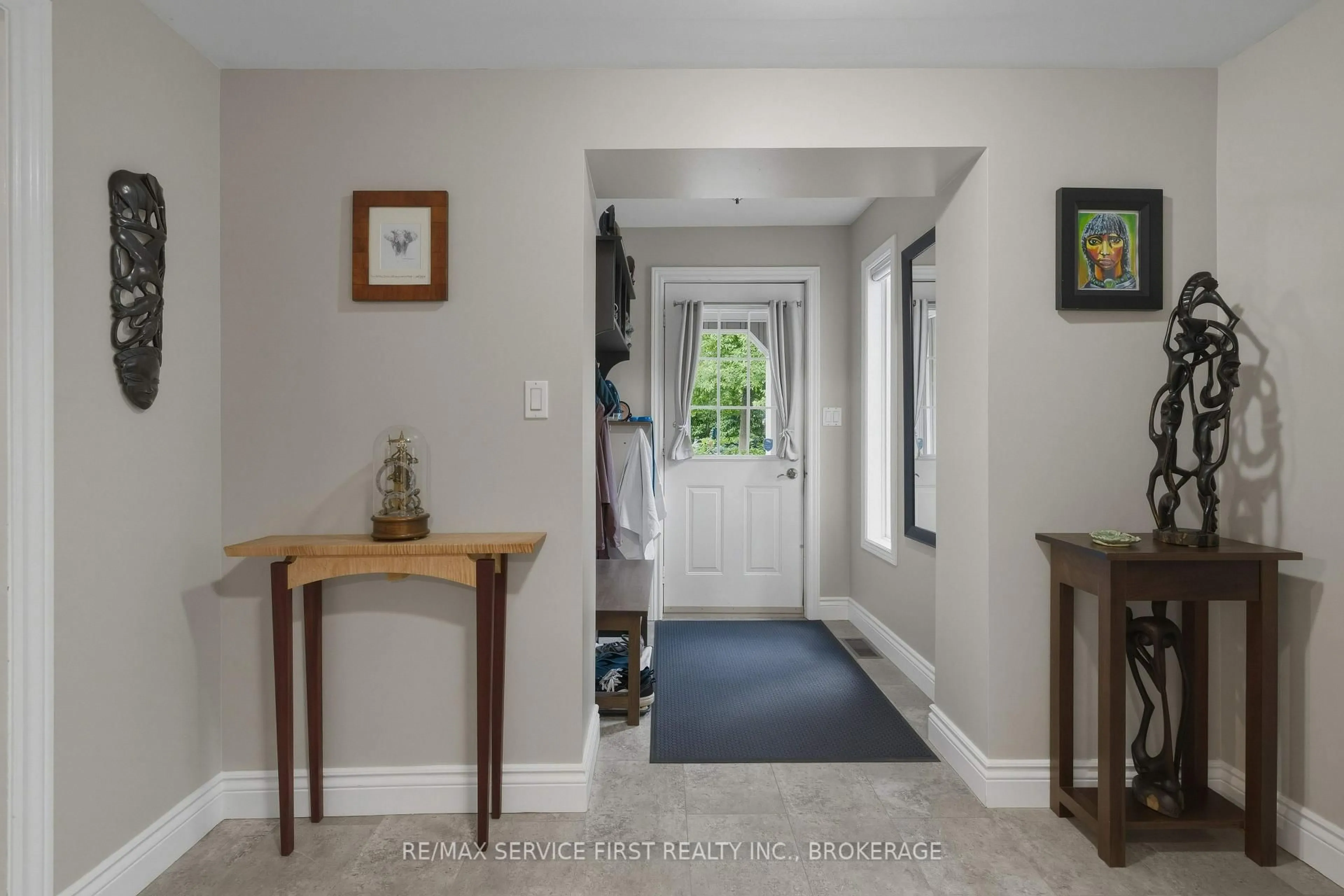 Indoor entryway for 1012 COUNTY ROAD 2 Rd, Leeds and the Thousand Islands Ontario K0E 1L0