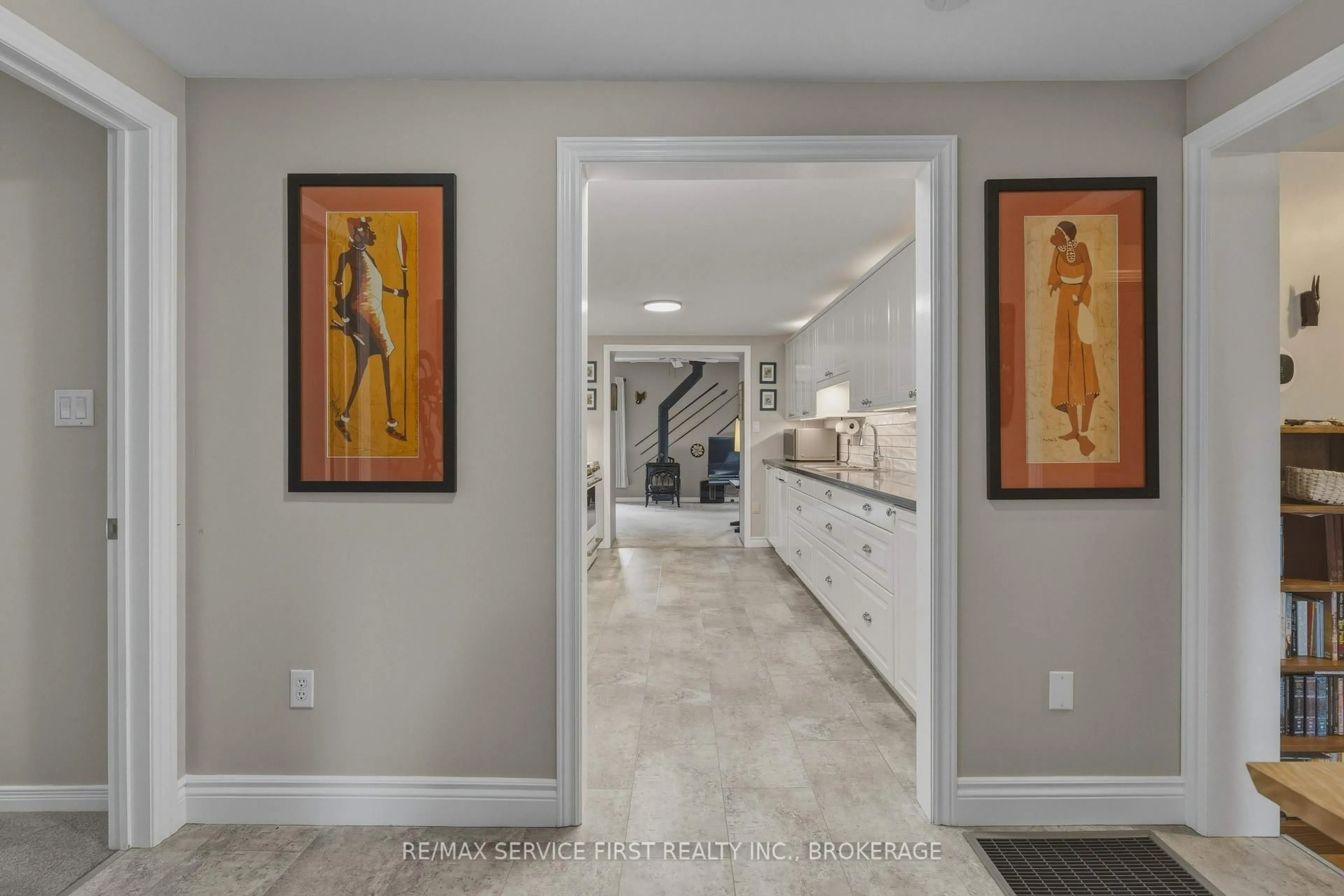 Indoor entryway for 1012 COUNTY ROAD 2 Rd, Leeds and the Thousand Islands Ontario K0E 1L0