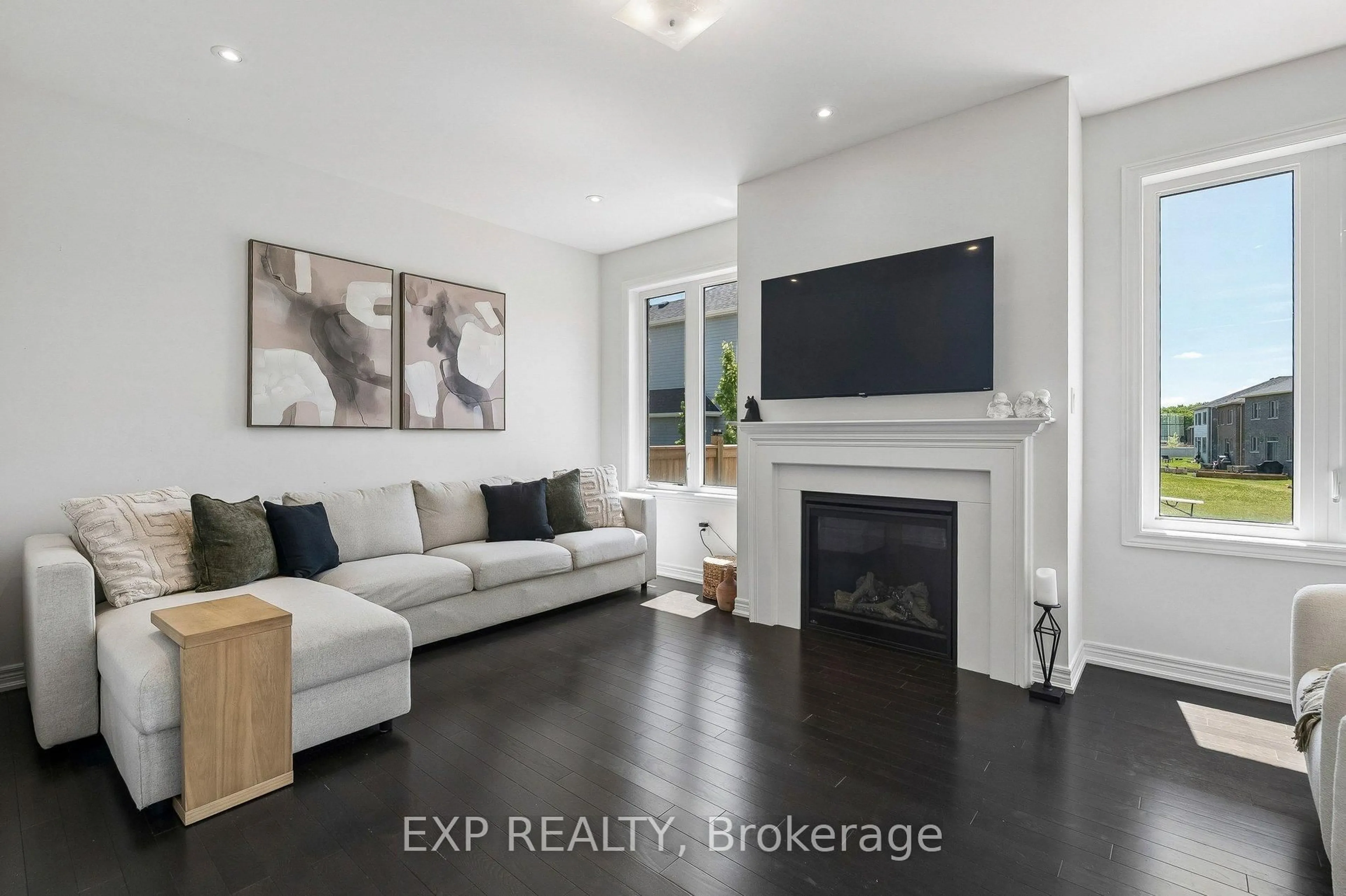 Living room with furniture, unknown for 285 Chippewa Ave, Shelburne Ontario L9V 3Y2