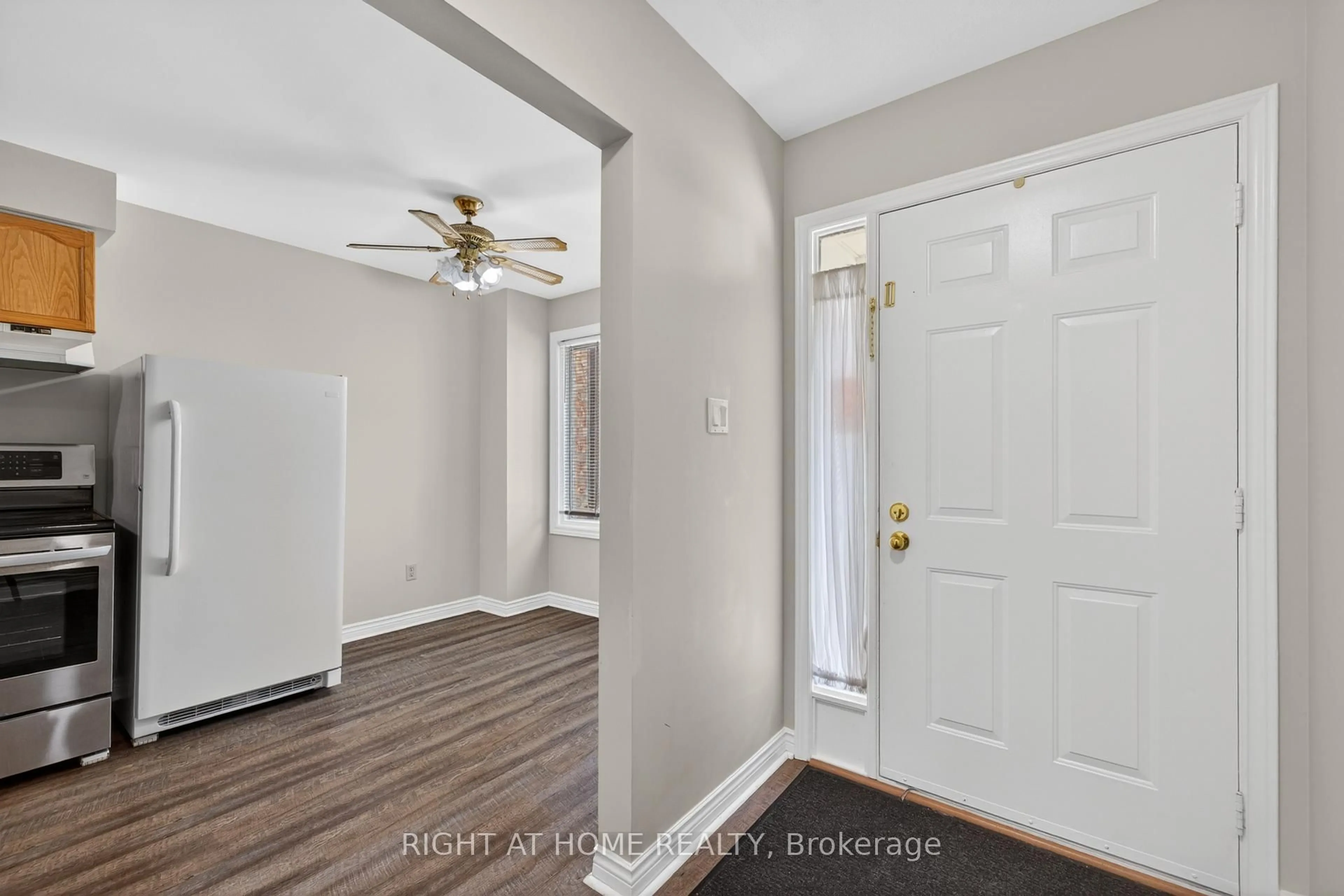 Indoor entryway for 308 Conway Dr #14, London South Ontario N6E 3N9