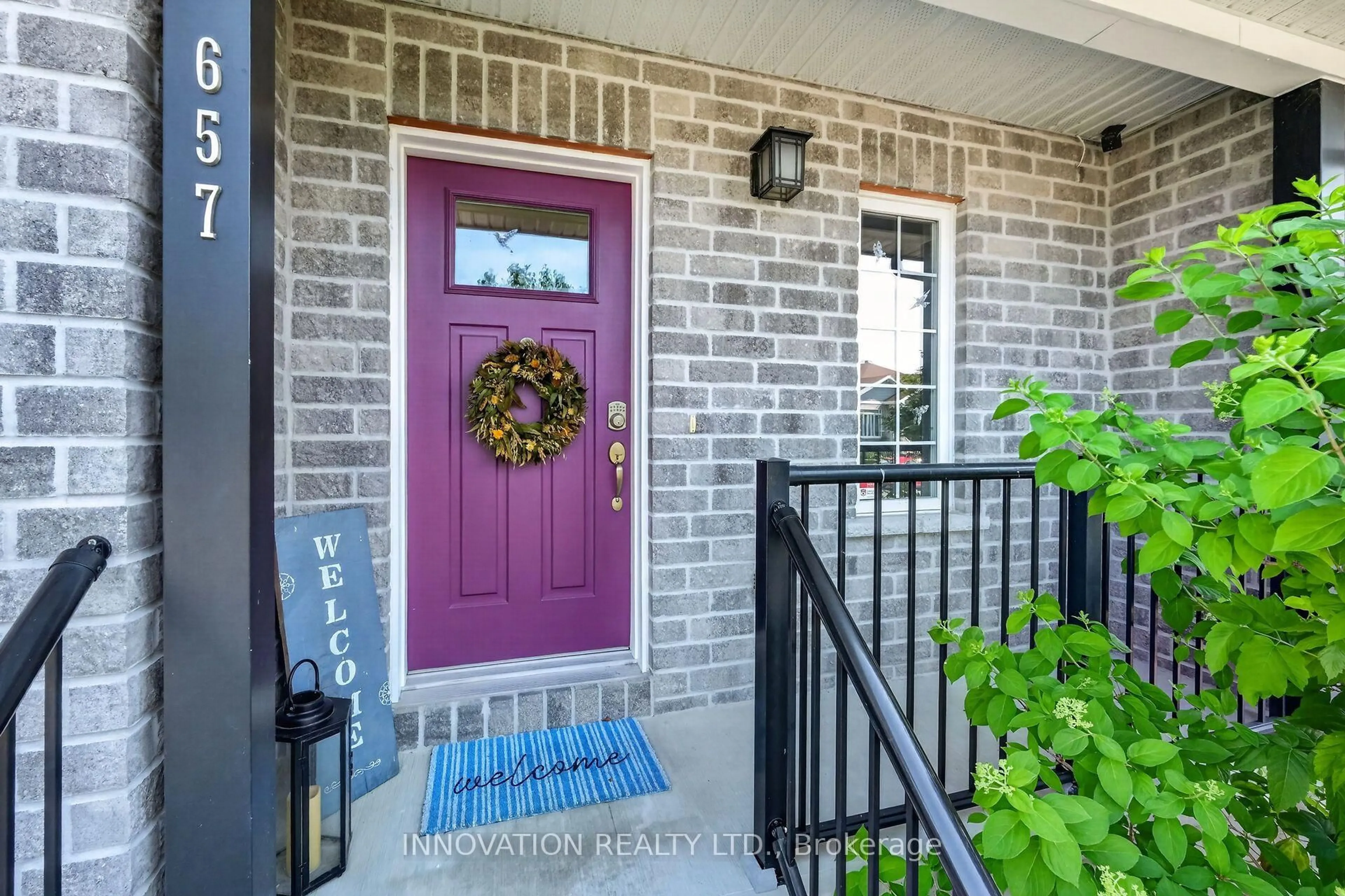 Indoor entryway for 657 Meadowridge Circ, Carp Ontario K0A 1L0