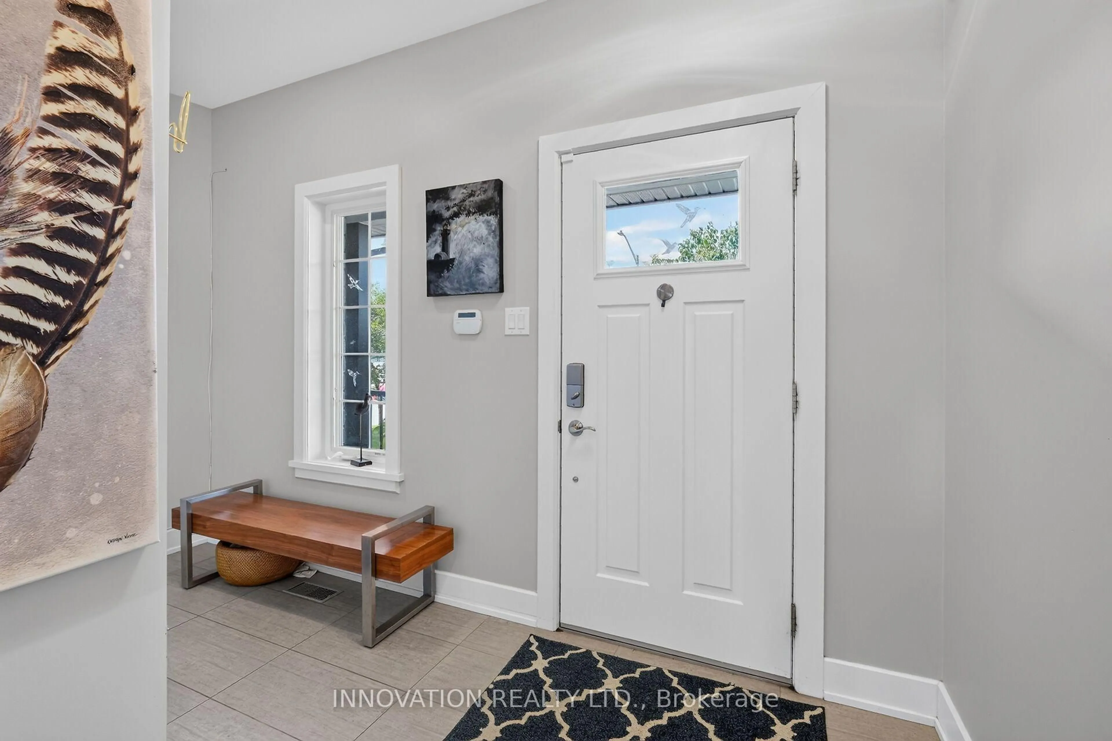 Indoor entryway for 657 Meadowridge Circ, Carp Ontario K0A 1L0